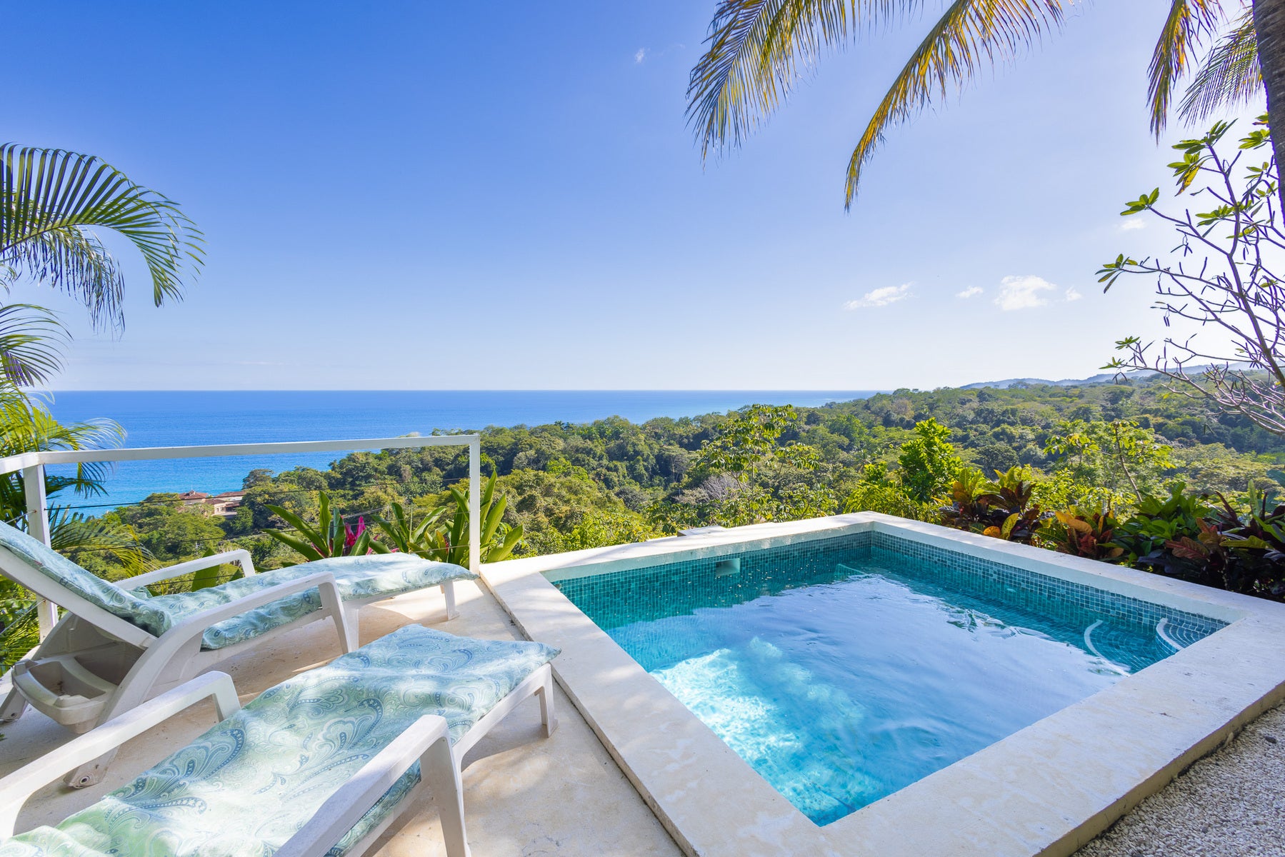Beautiful Private Estate with Spectacular Views — photo 7 of 19