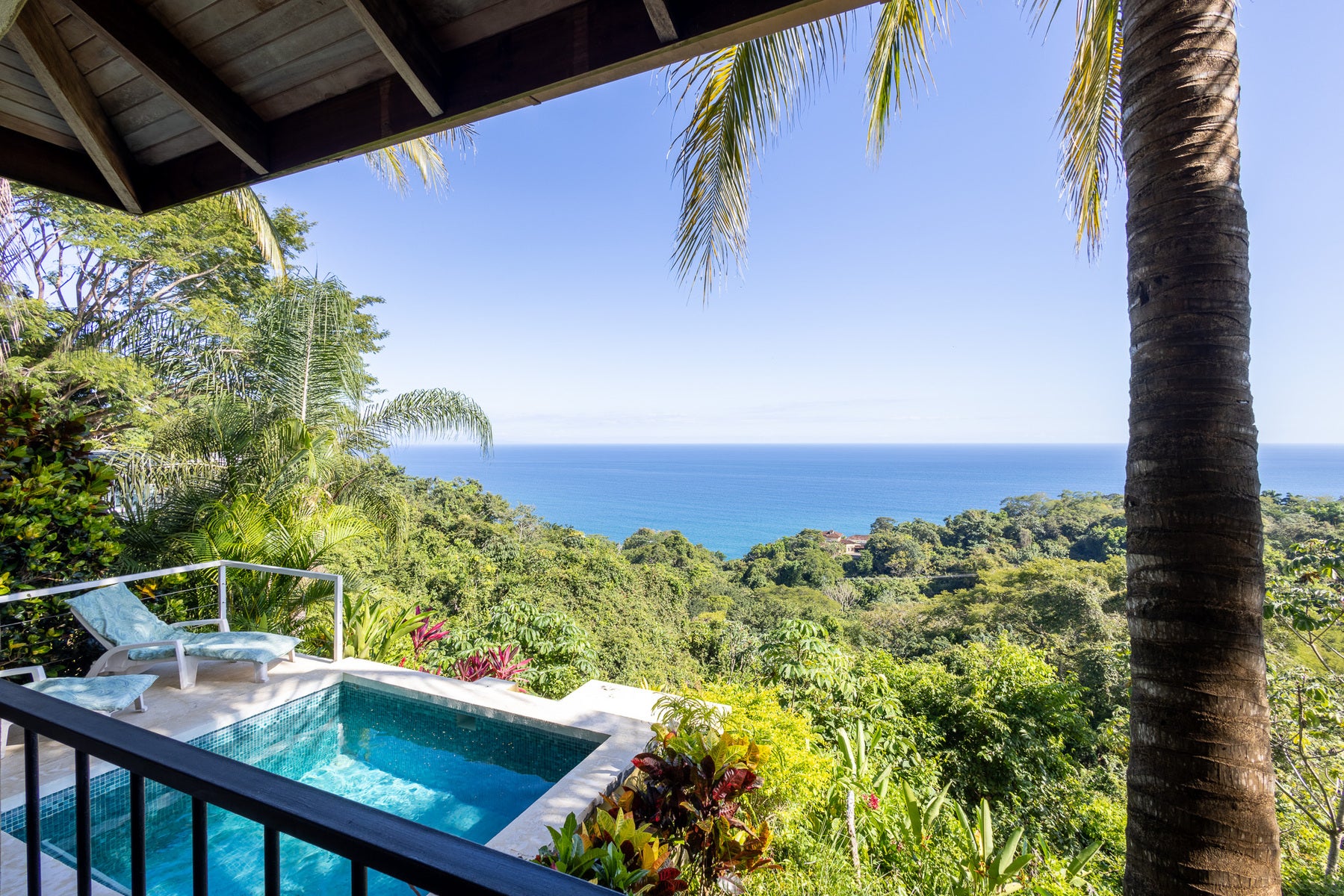 Beautiful Private Estate with Spectacular Views — photo 9 of 19