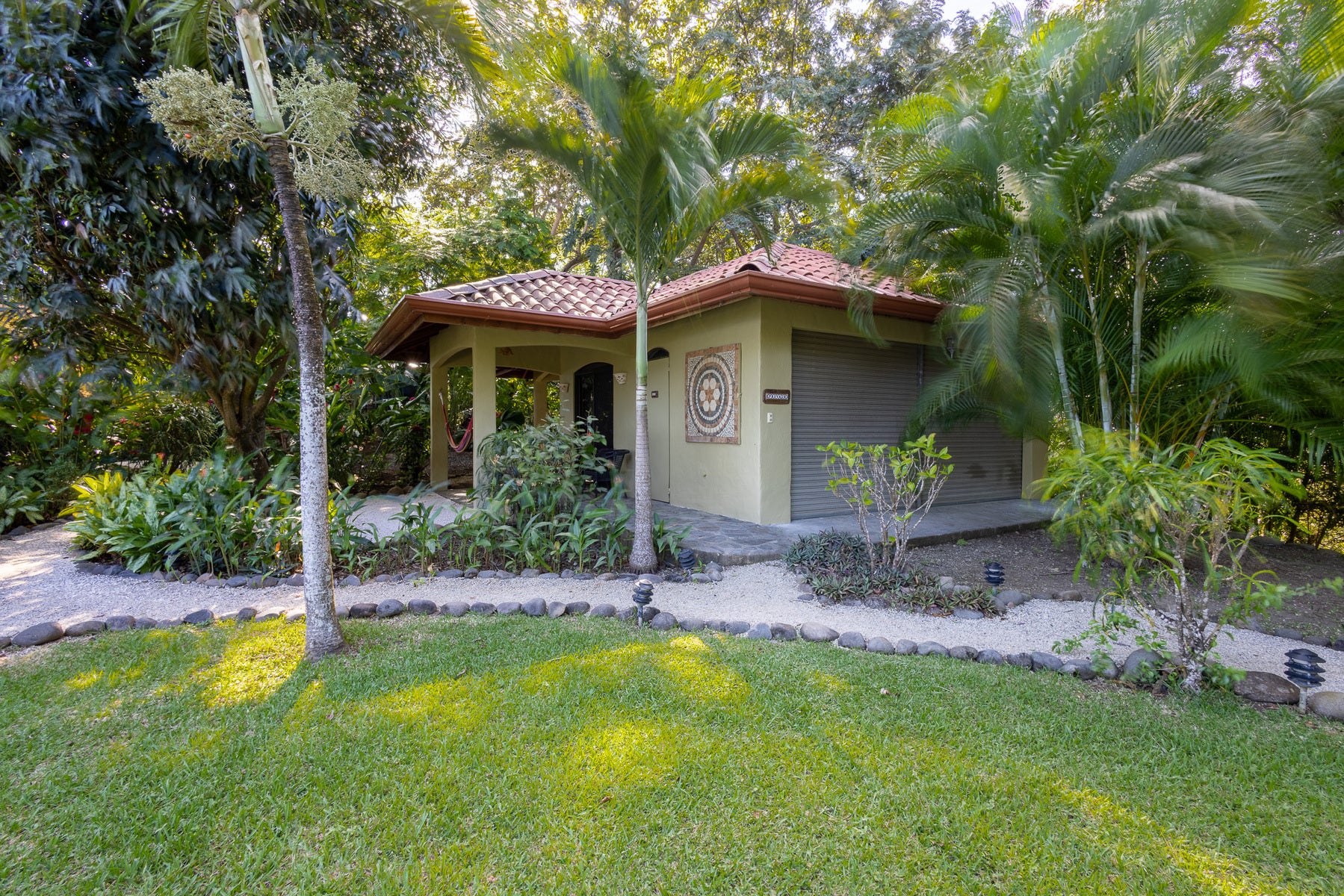Beautiful Private Estate with Spectacular Views — photo 10 of 19