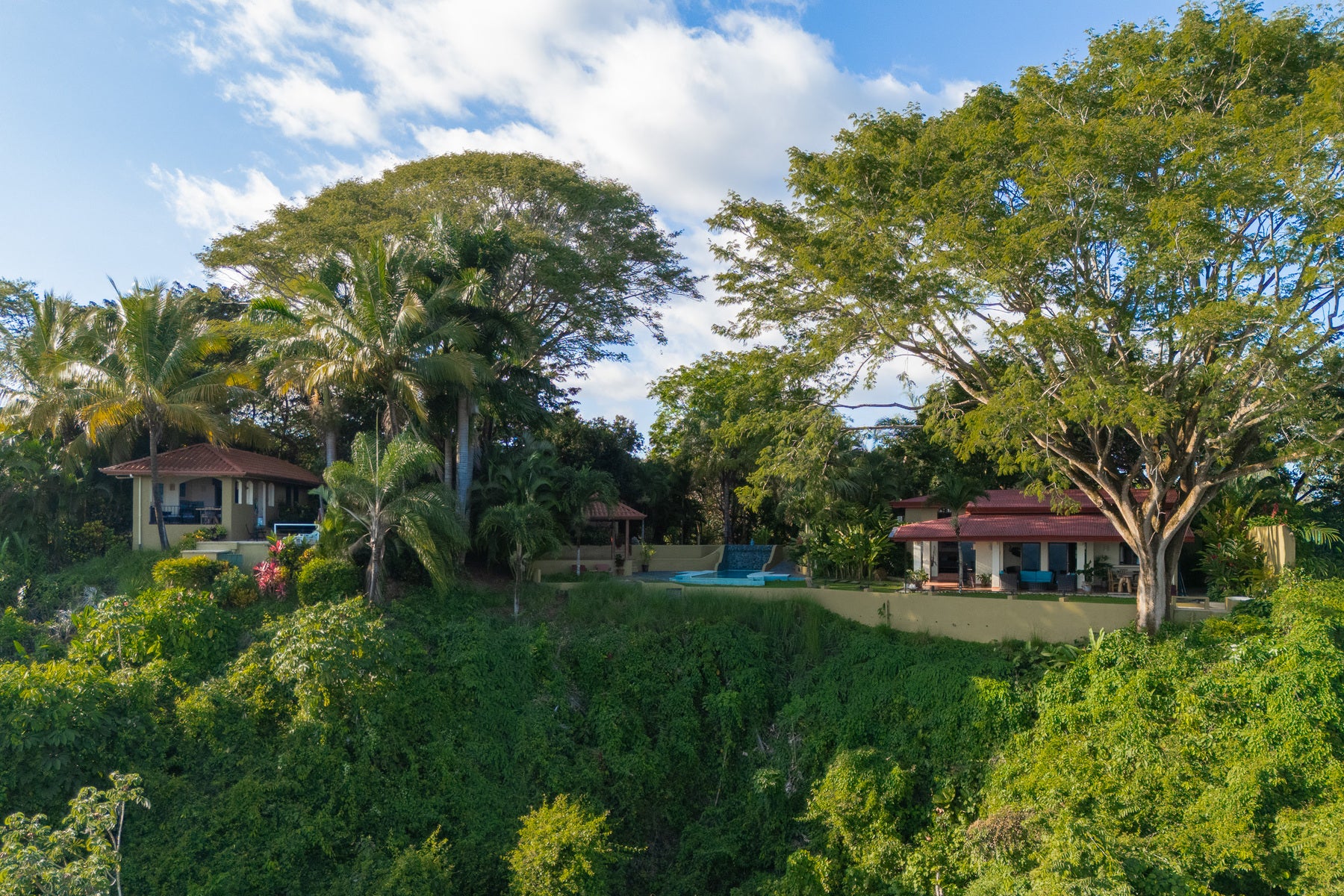 Beautiful Private Estate with Spectacular Views — photo 2 of 19