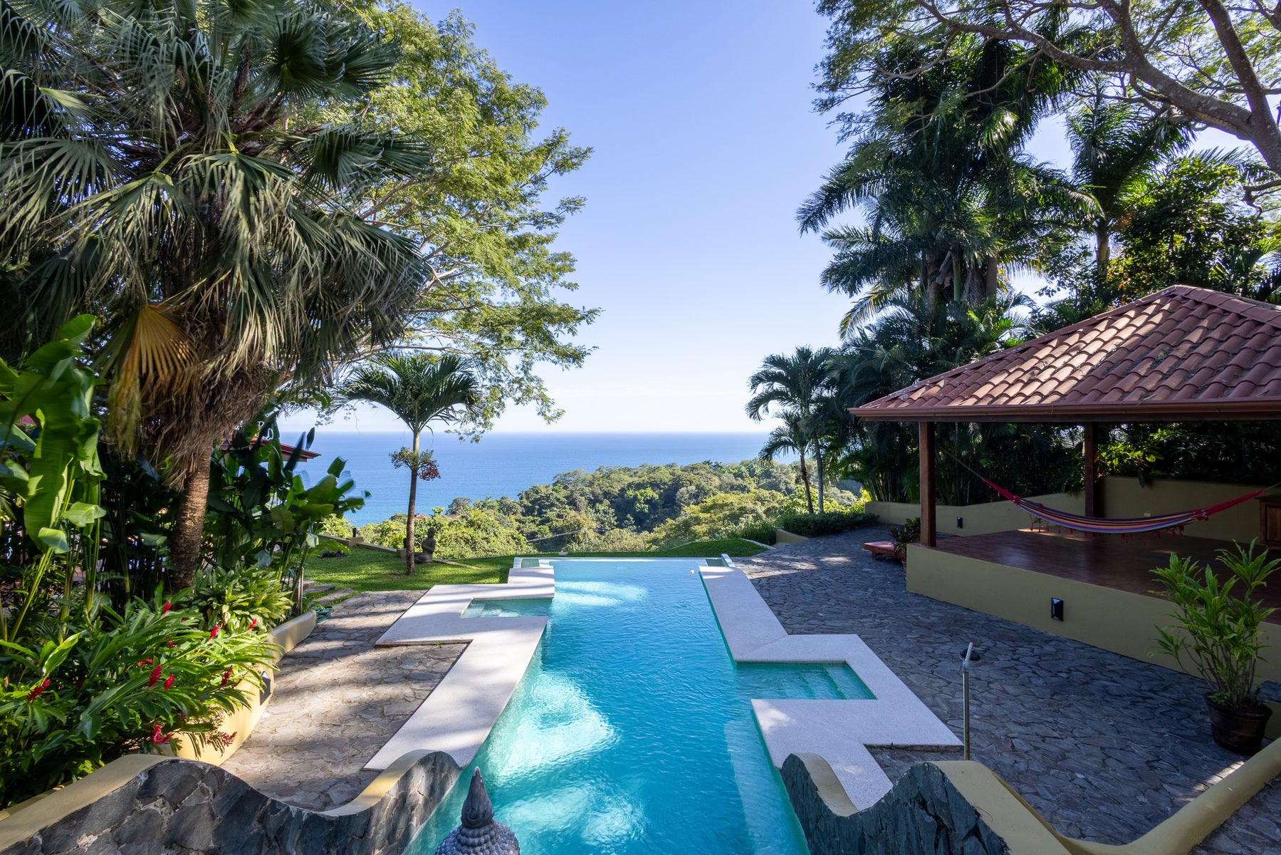 Beautiful Private Estate with Spectacular Views — photo 11 of 19
