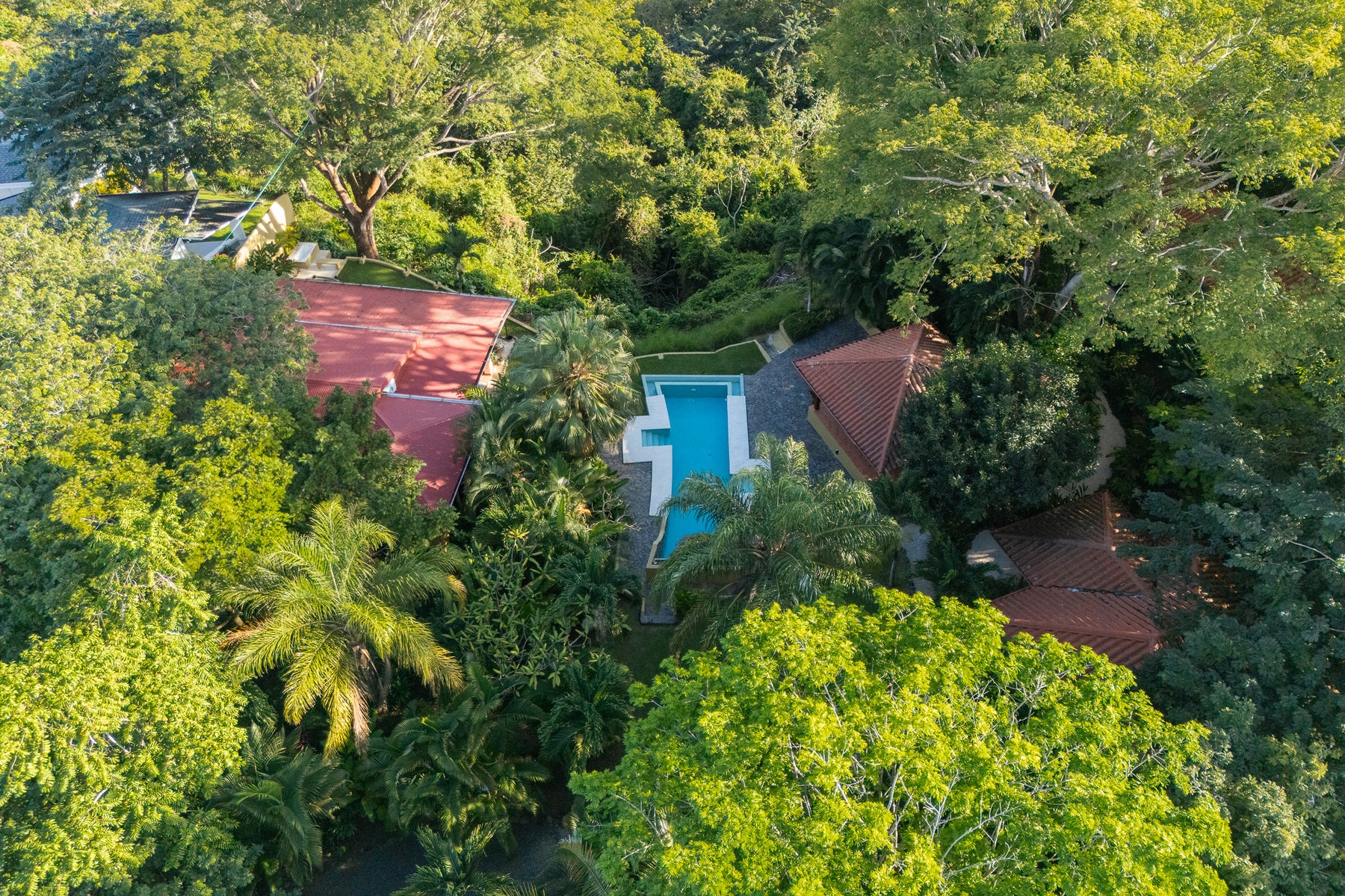 Beautiful Private Estate with Spectacular Views — photo 13 of 19