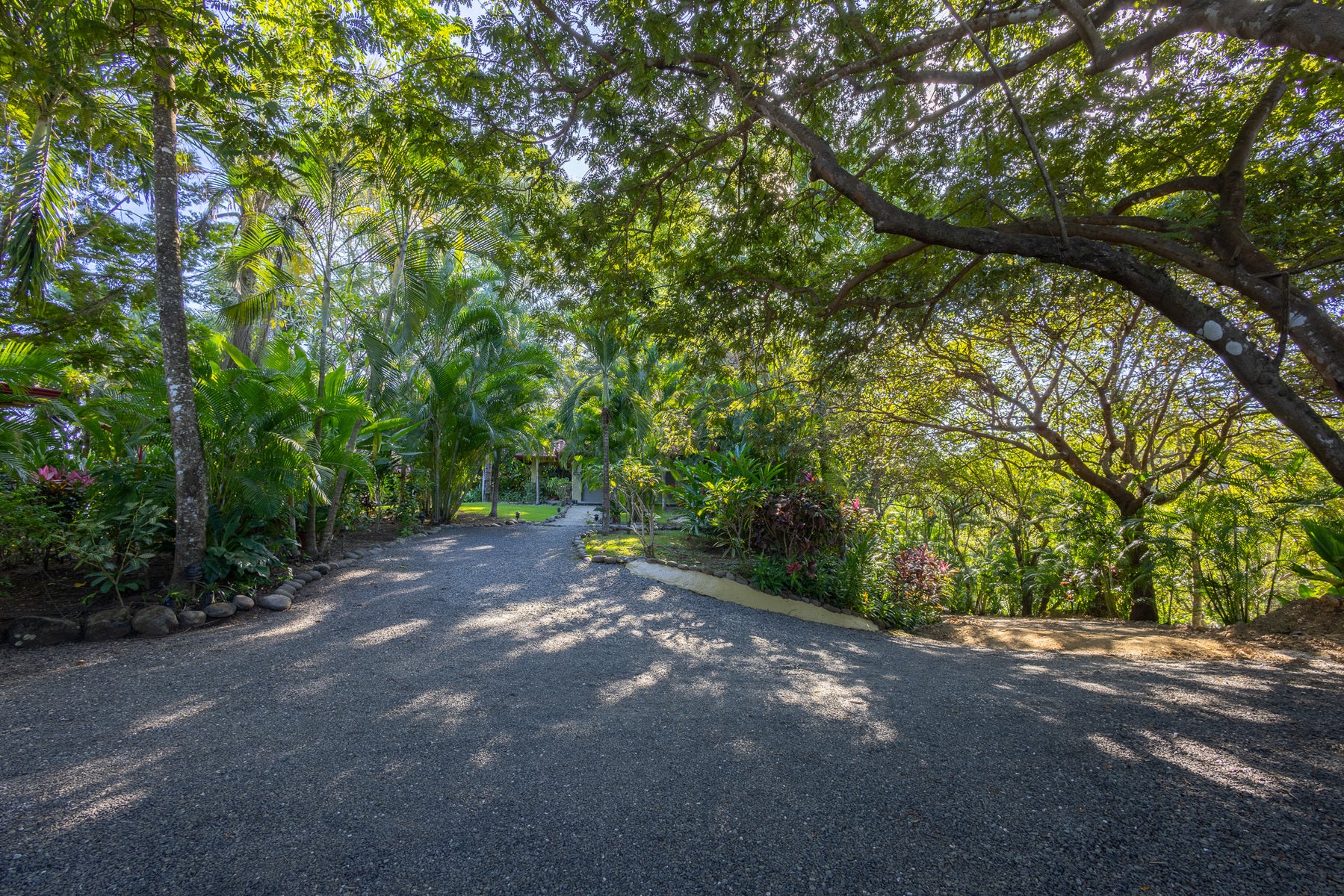 Beautiful Private Estate with Spectacular Views — photo 16 of 19