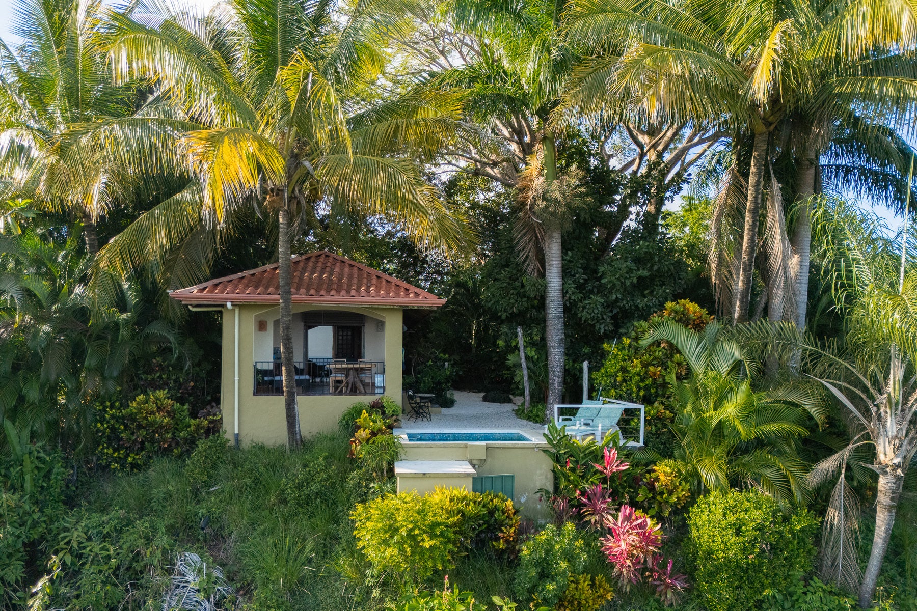Beautiful Private Estate with Spectacular Views — photo 18 of 19