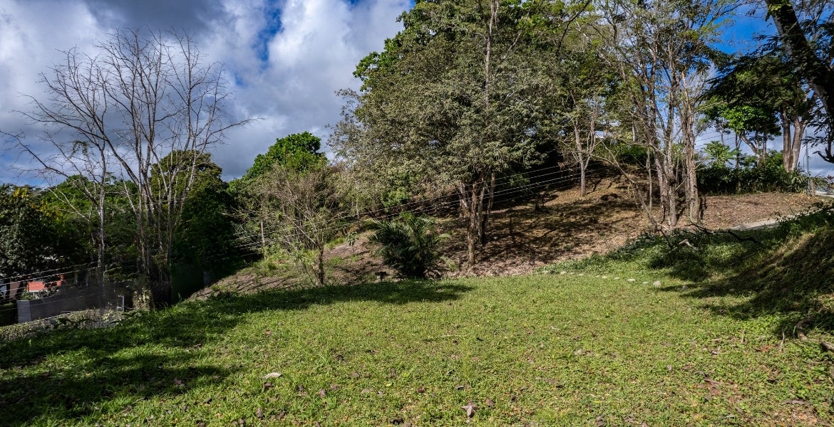 Lot 5-minutes from the beach — photo 2 of 8