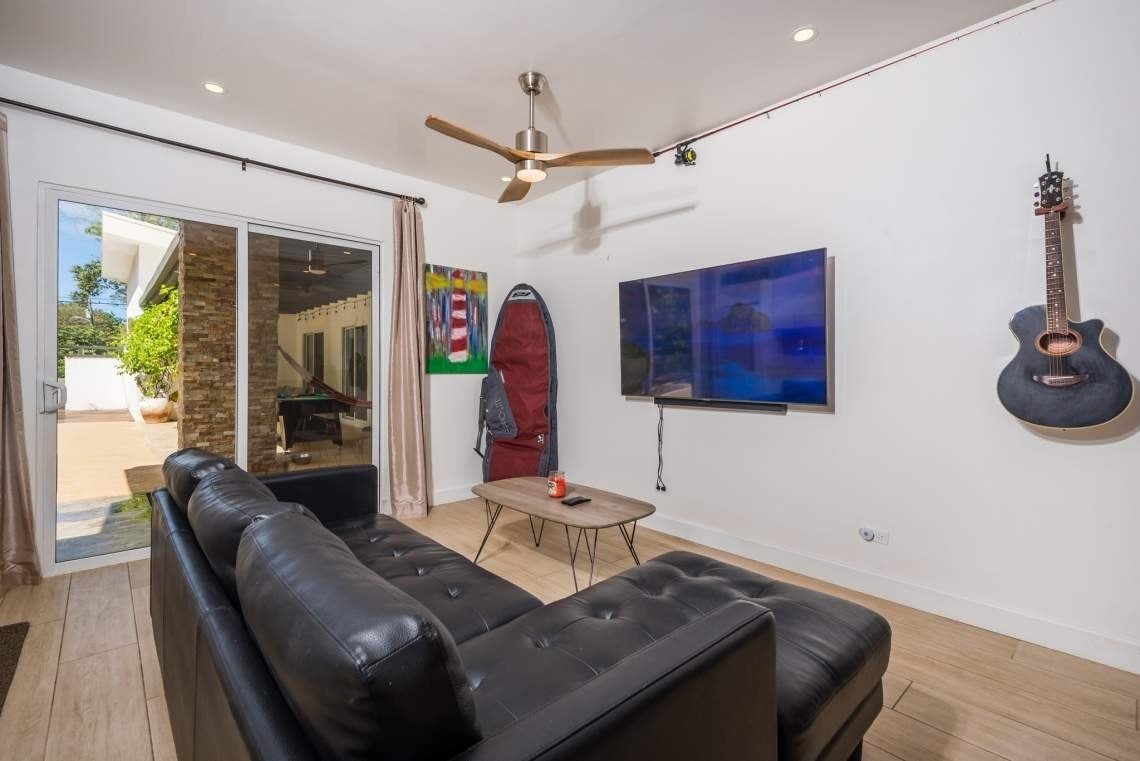 Modern Surfside Pool Home — photo 4 of 19