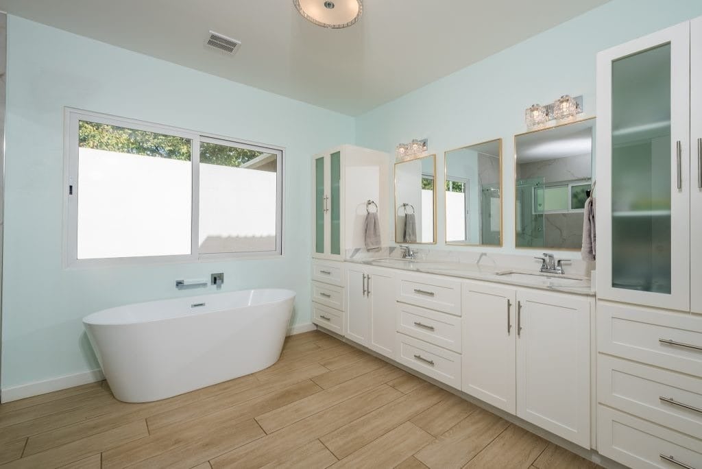 Modern Surfside Pool Home — photo 12 of 19