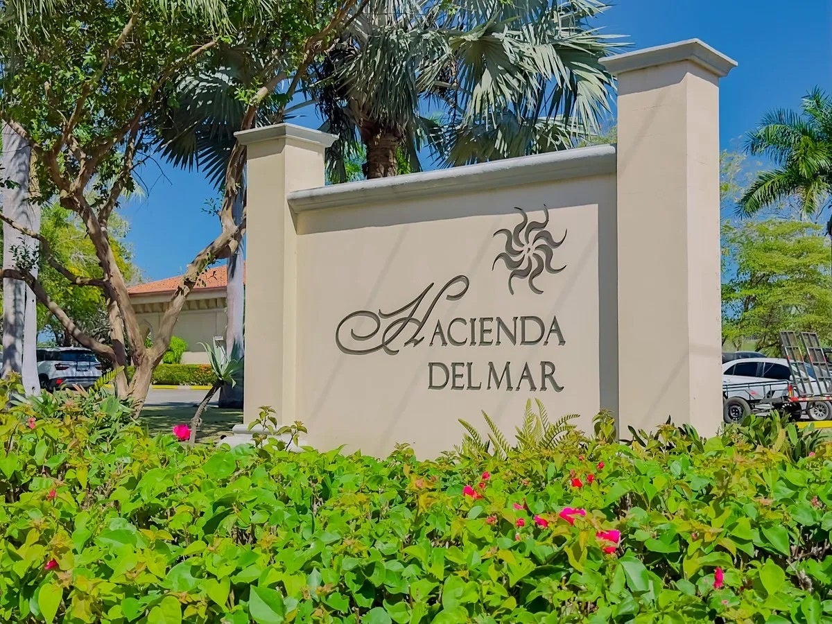 Cul-De-Sac Ocean View Lot — photo 2 of 19