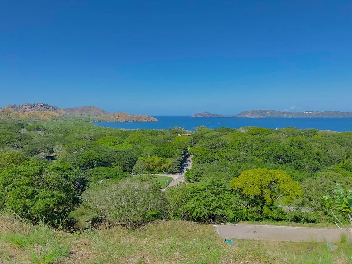 Cul-De-Sac Ocean View Lot — photo 5 of 19