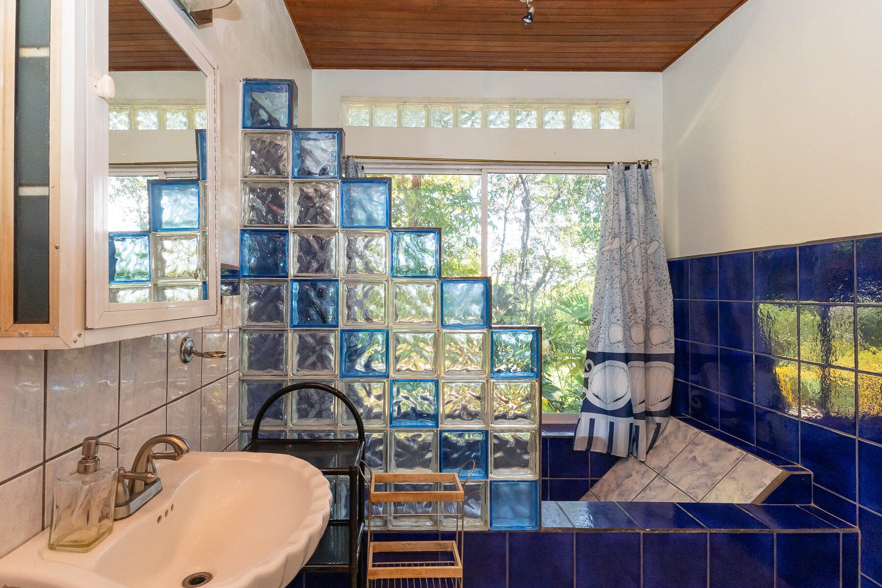 Jungle Villa — photo 6 of 14