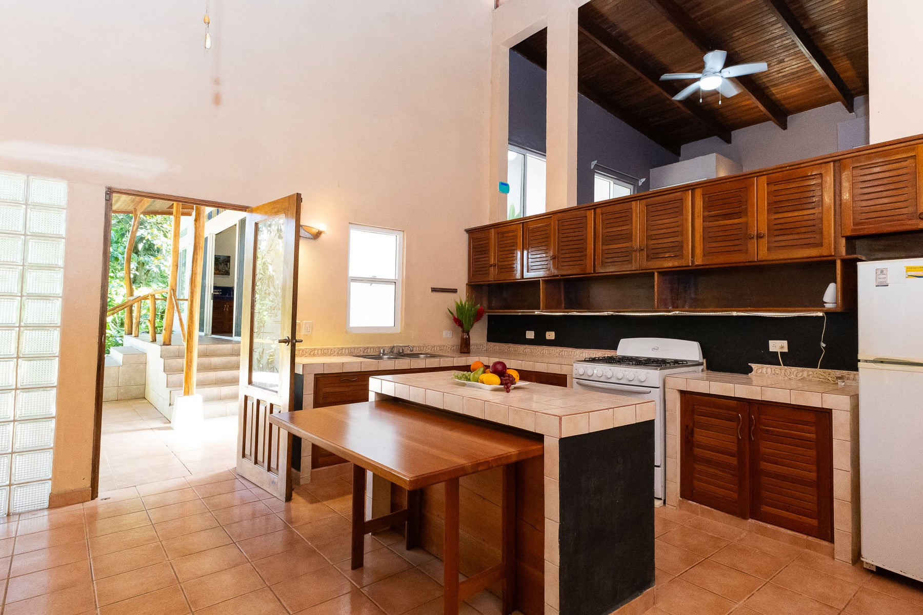 Jungle Villa — photo 11 of 14