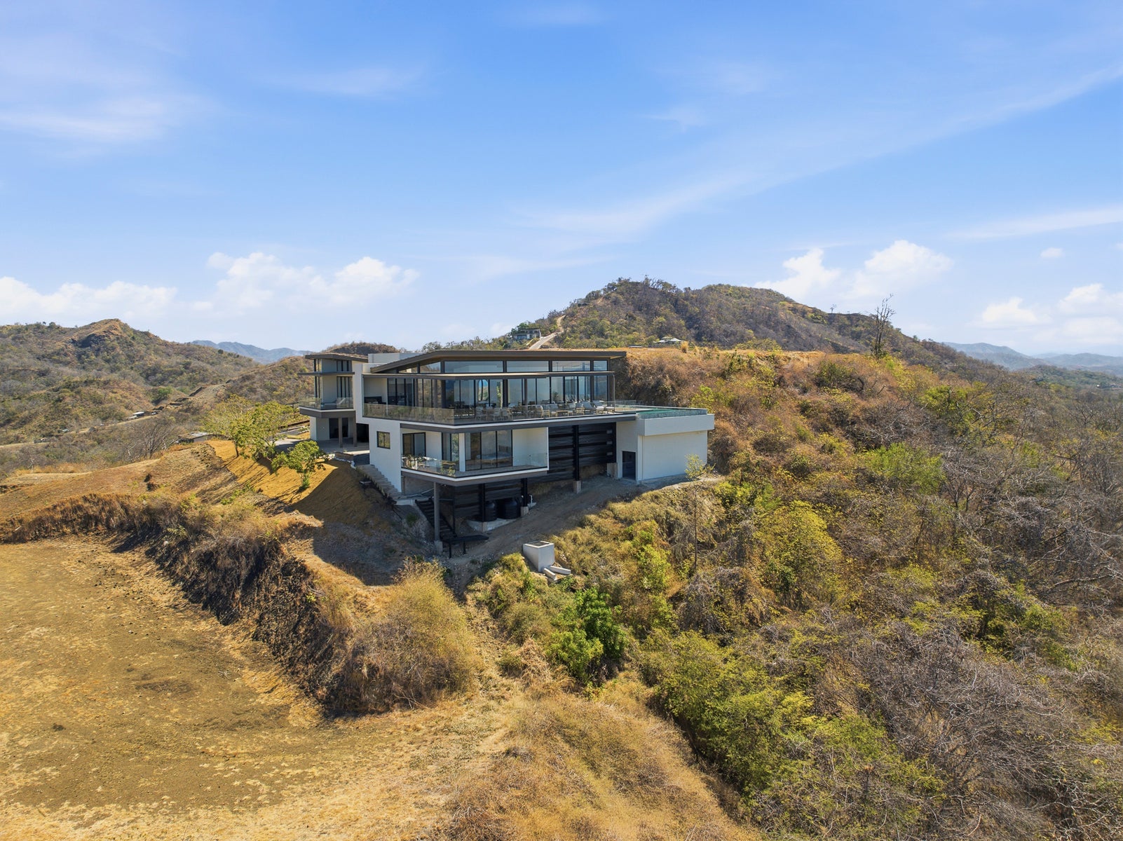 Luxury Hilltop Villa with Ocean Views — photo 2 of 19