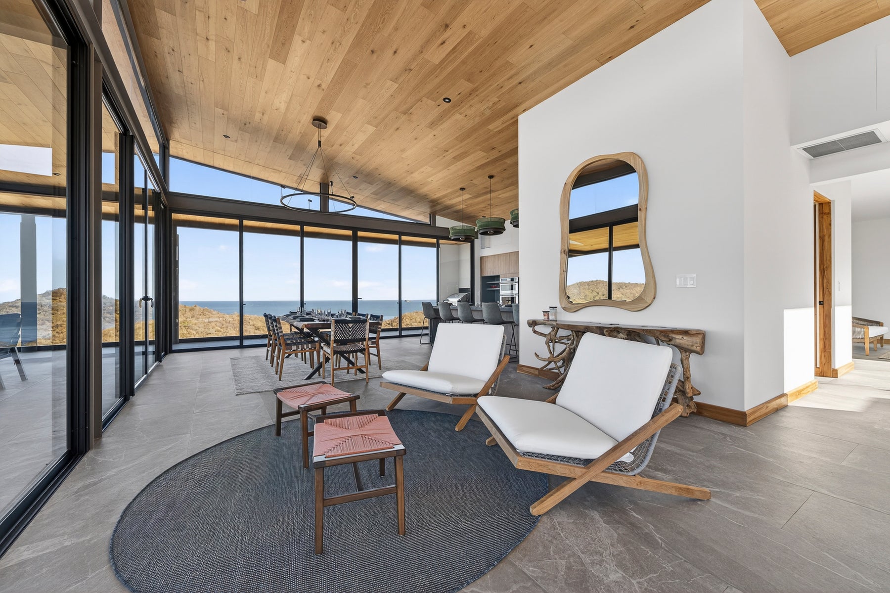 Luxury Hilltop Villa with Ocean Views — photo 4 of 19