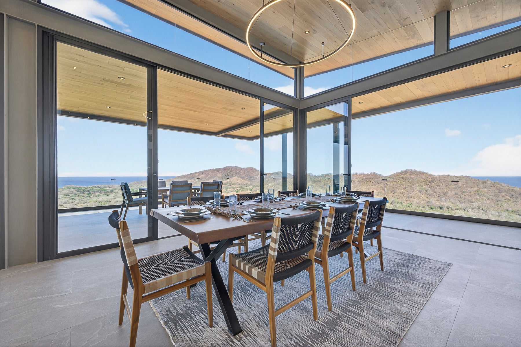 Luxury Hilltop Villa with Ocean Views — photo 8 of 19