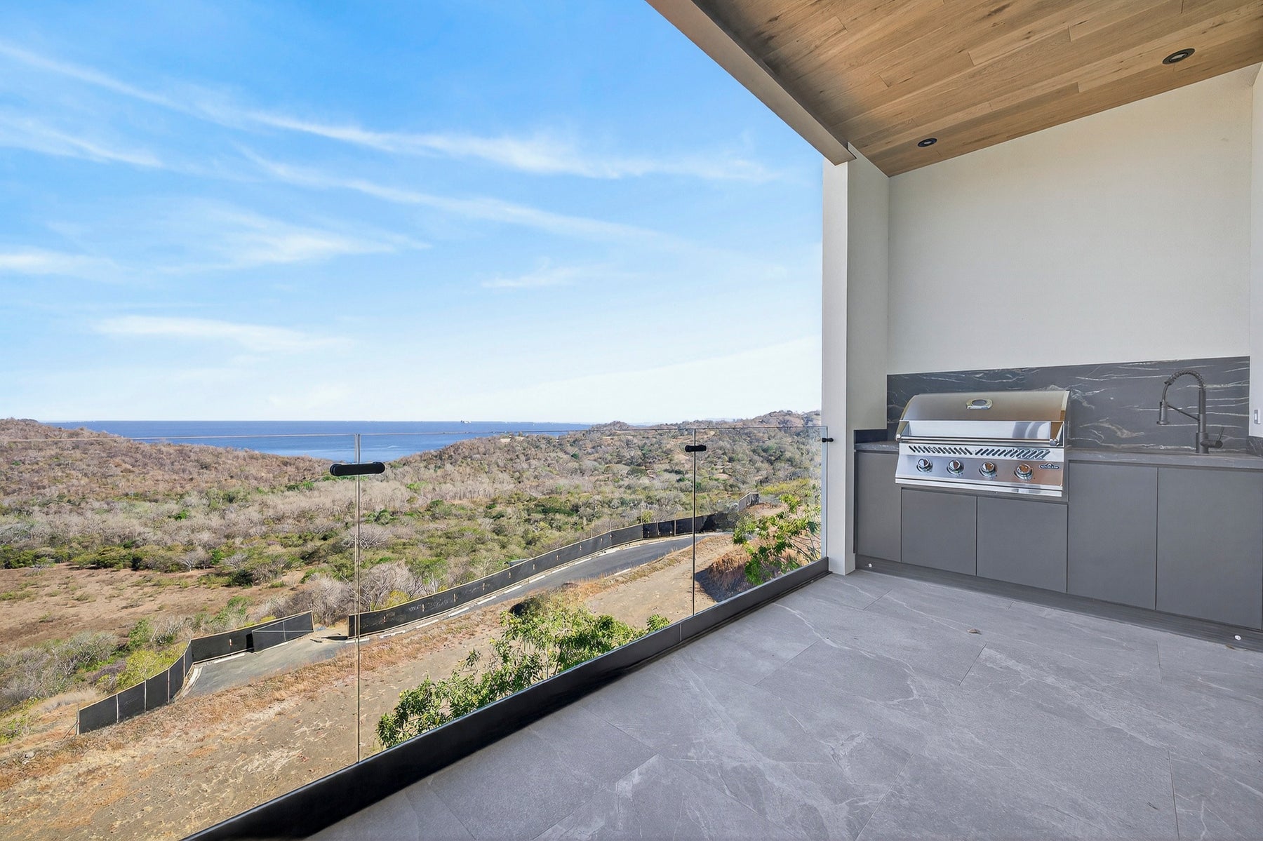 Luxury Hilltop Villa with Ocean Views — photo 15 of 19