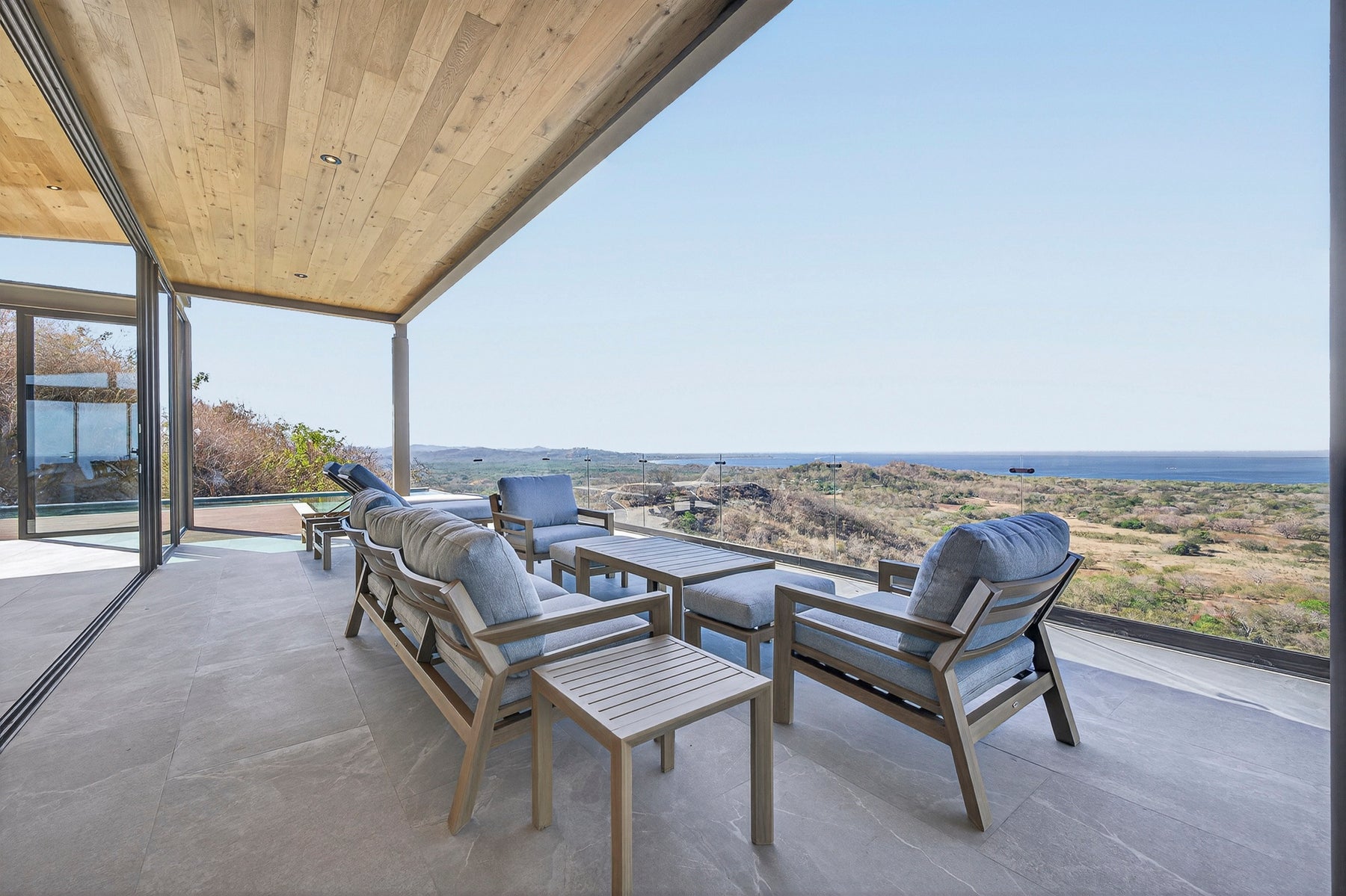 Luxury Hilltop Villa with Ocean Views — photo 16 of 19