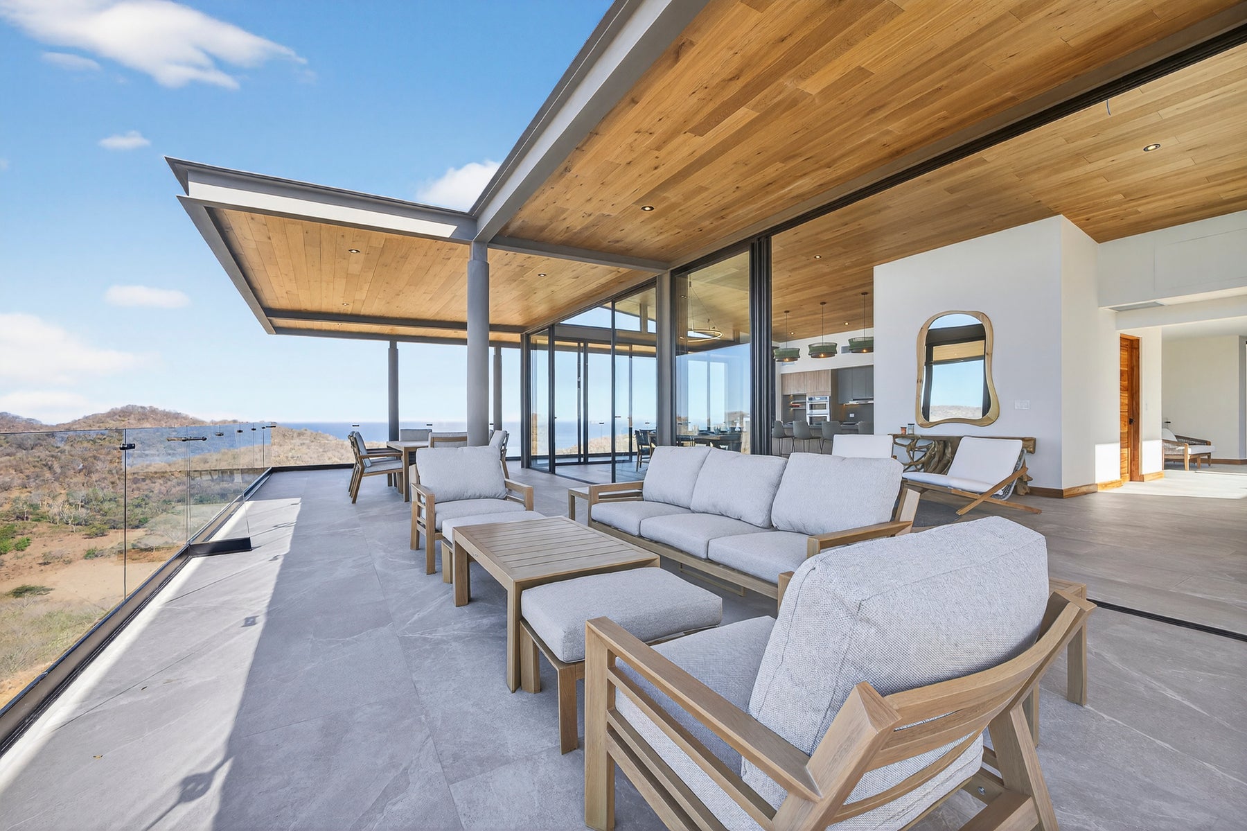 Luxury Hilltop Villa with Ocean Views — photo 18 of 19