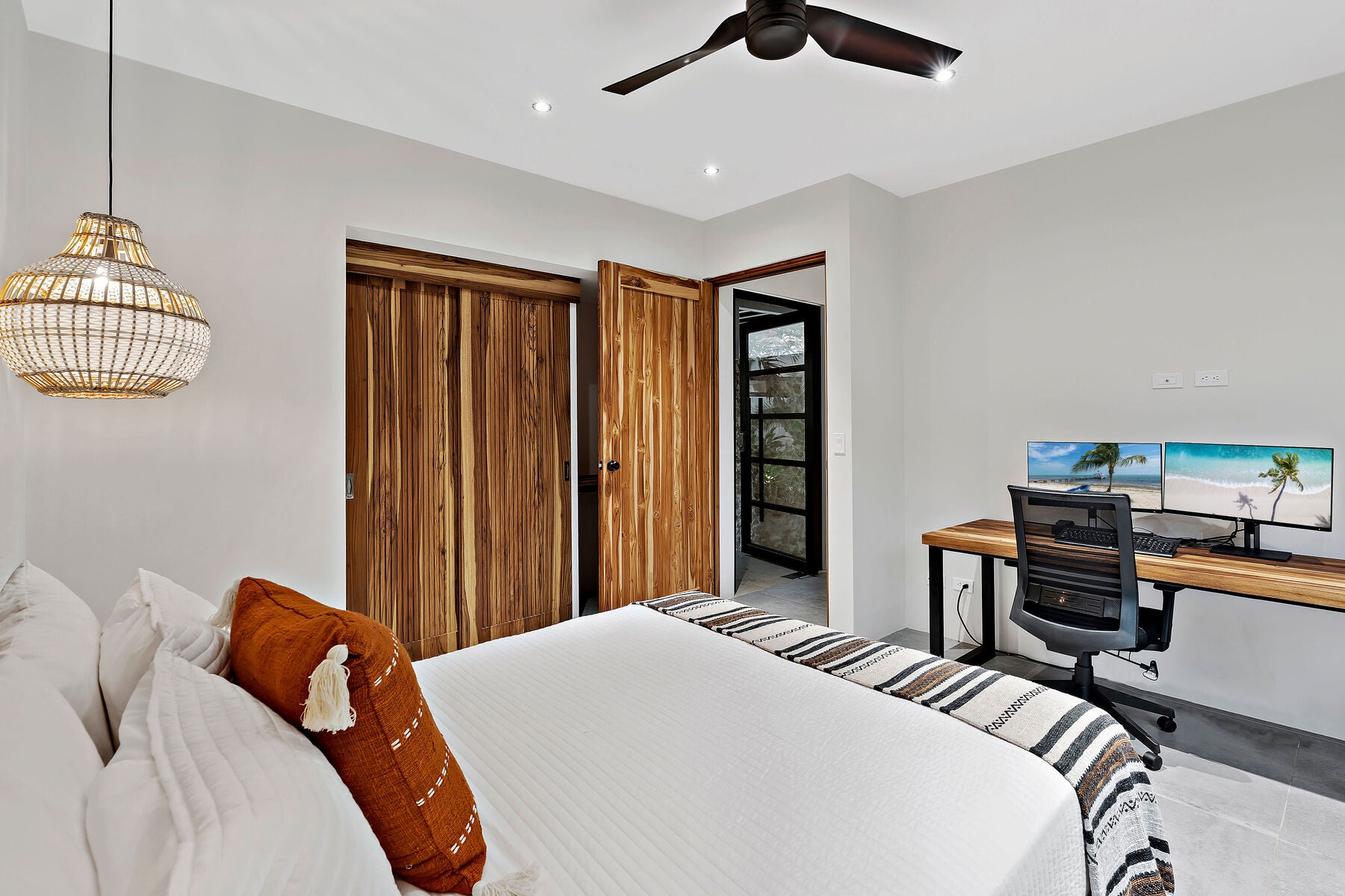 Private Luxury Retreat — photo 17 of 19