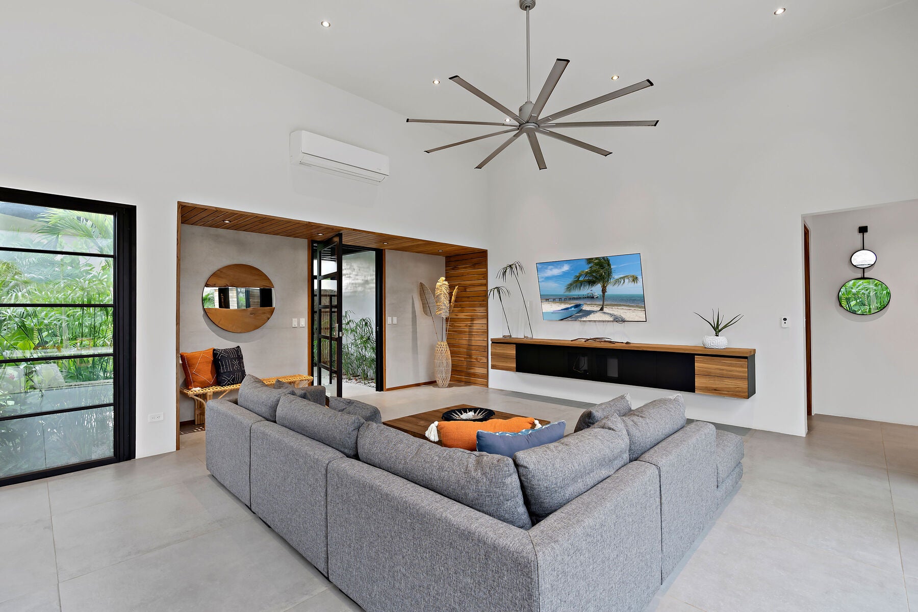 Private Luxury Retreat — photo 6 of 19