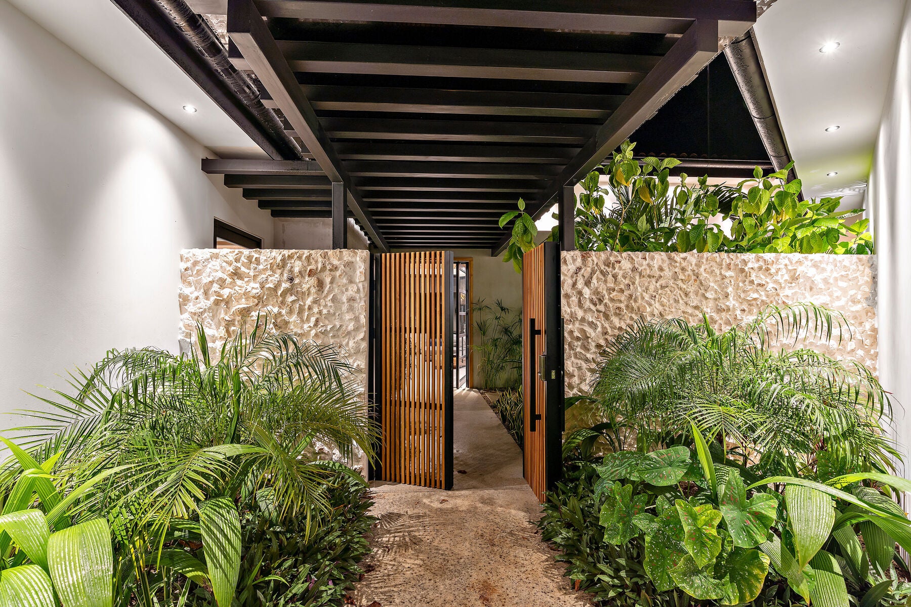 Private Luxury Retreat — photo 4 of 19
