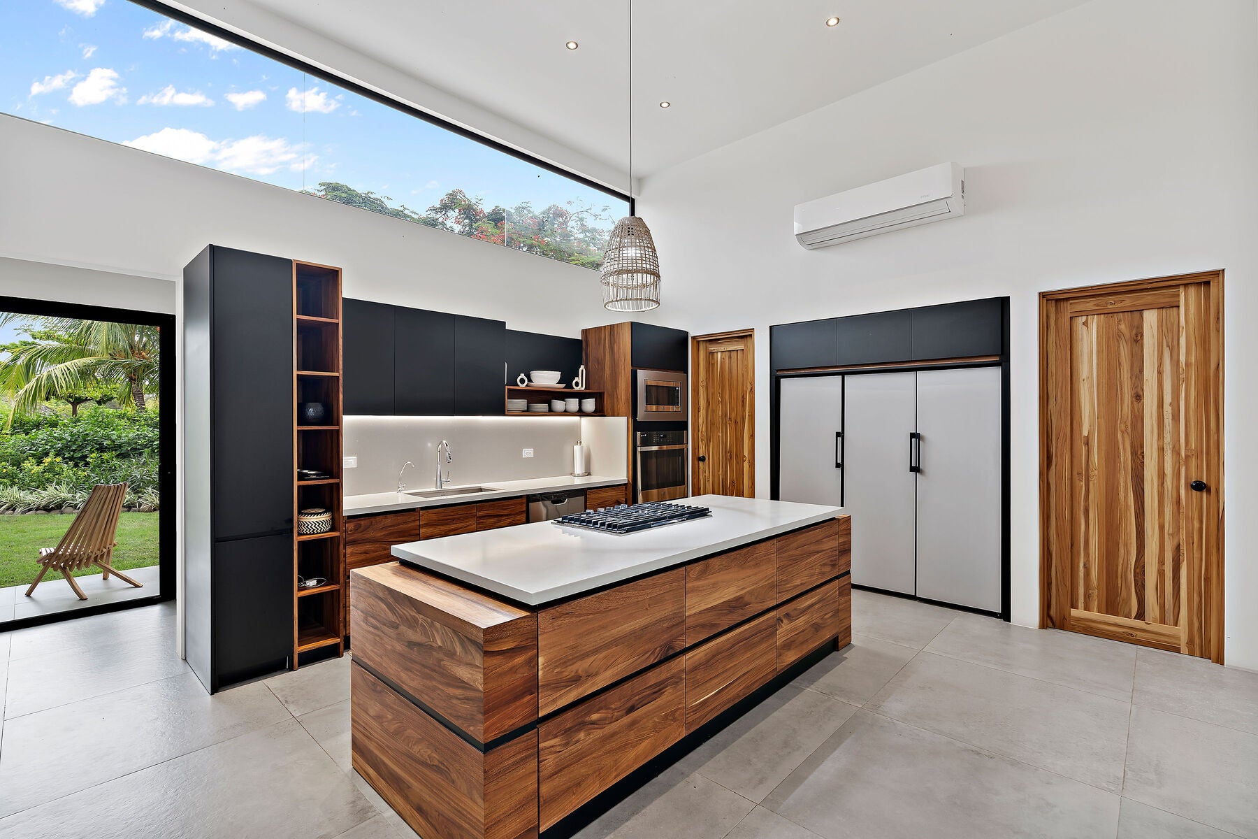 Private Luxury Retreat — photo 8 of 19