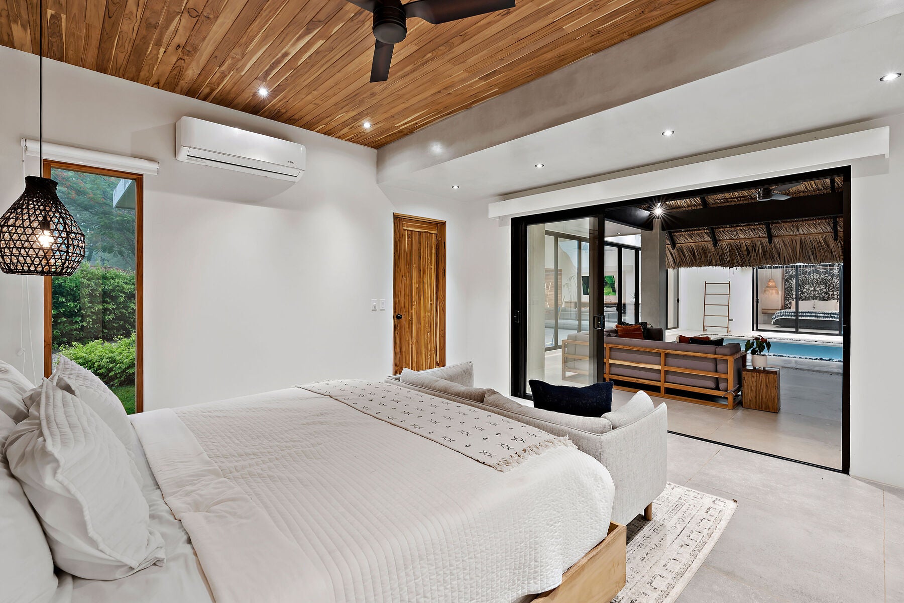 Private Luxury Retreat — photo 15 of 19