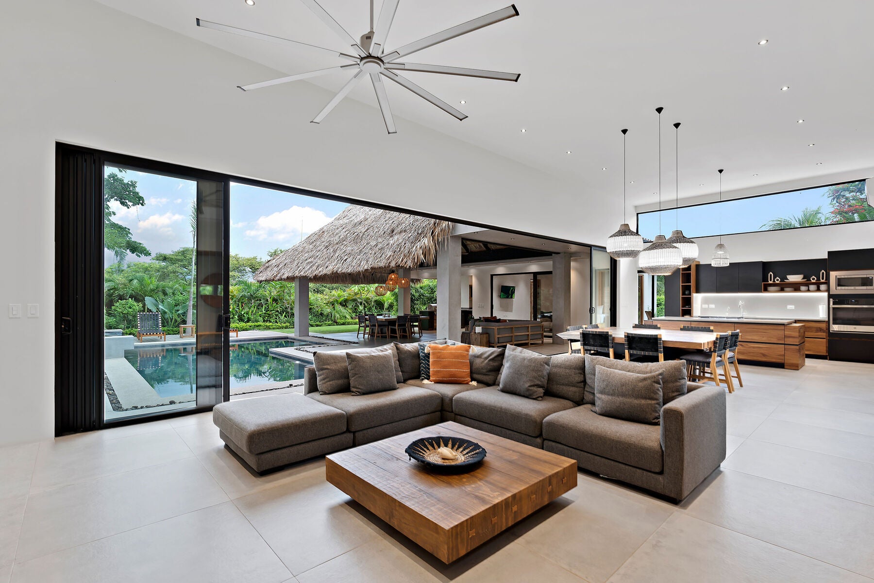 Private Luxury Retreat — photo 7 of 19