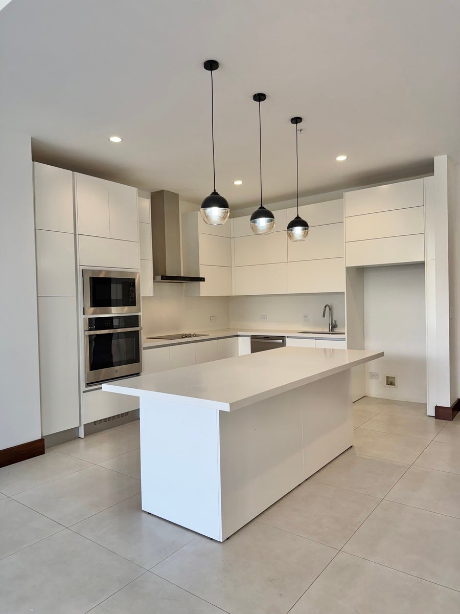 Contemporary Apartment with Large Terrace — photo 7 of 19