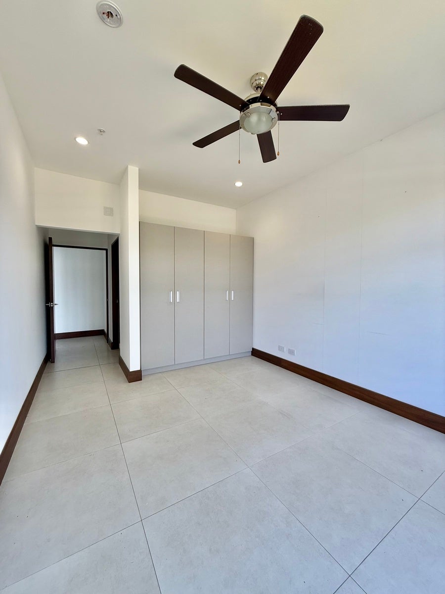 Contemporary Apartment with Large Terrace — photo 18 of 19