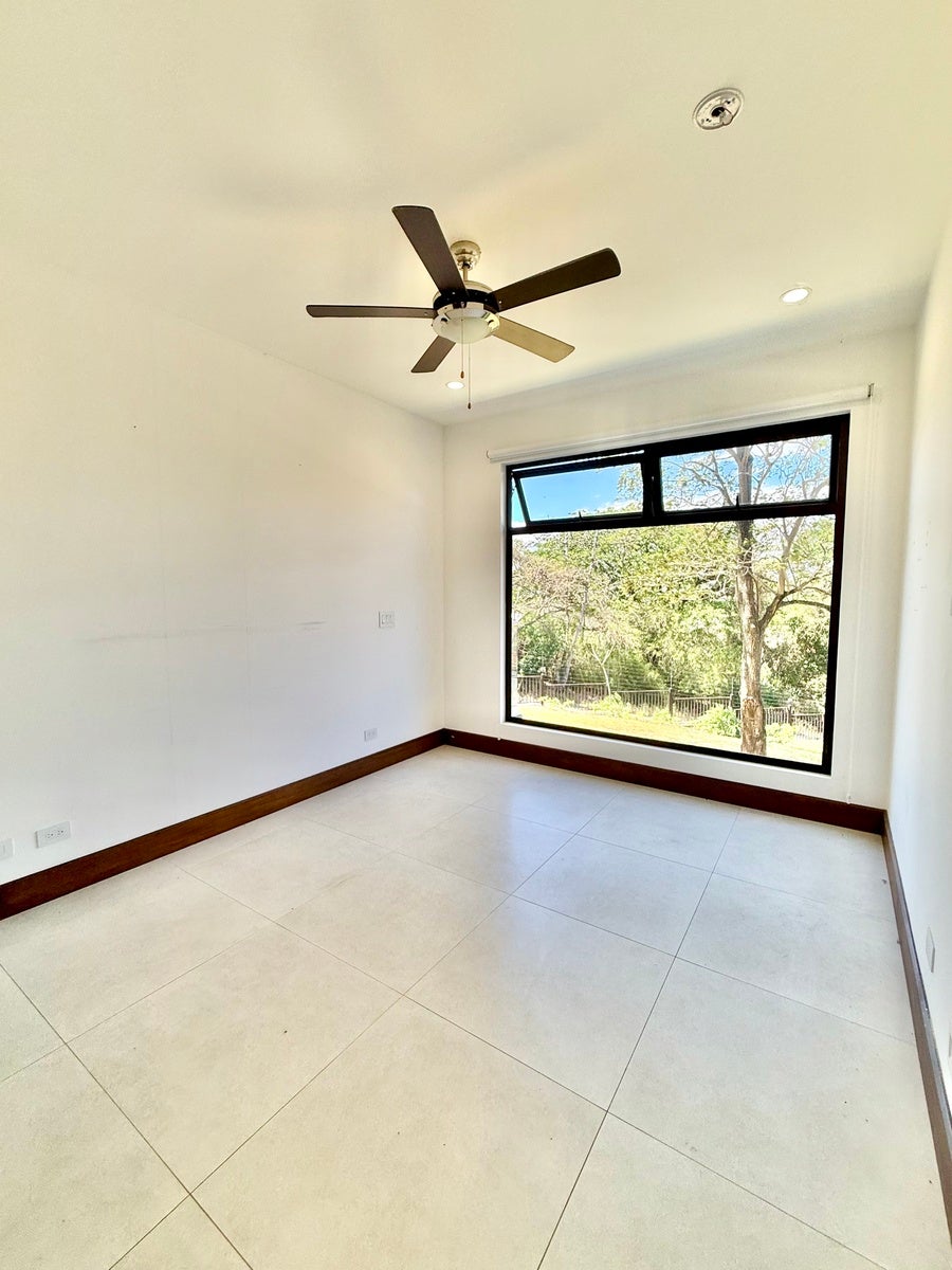 Contemporary Apartment with Large Terrace — photo 17 of 19