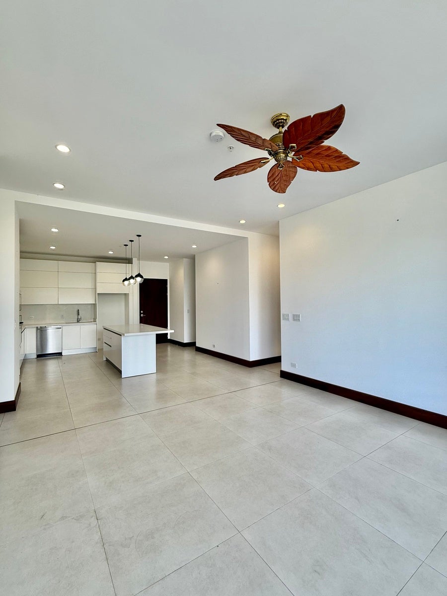 Contemporary Apartment with Large Terrace — photo 8 of 19