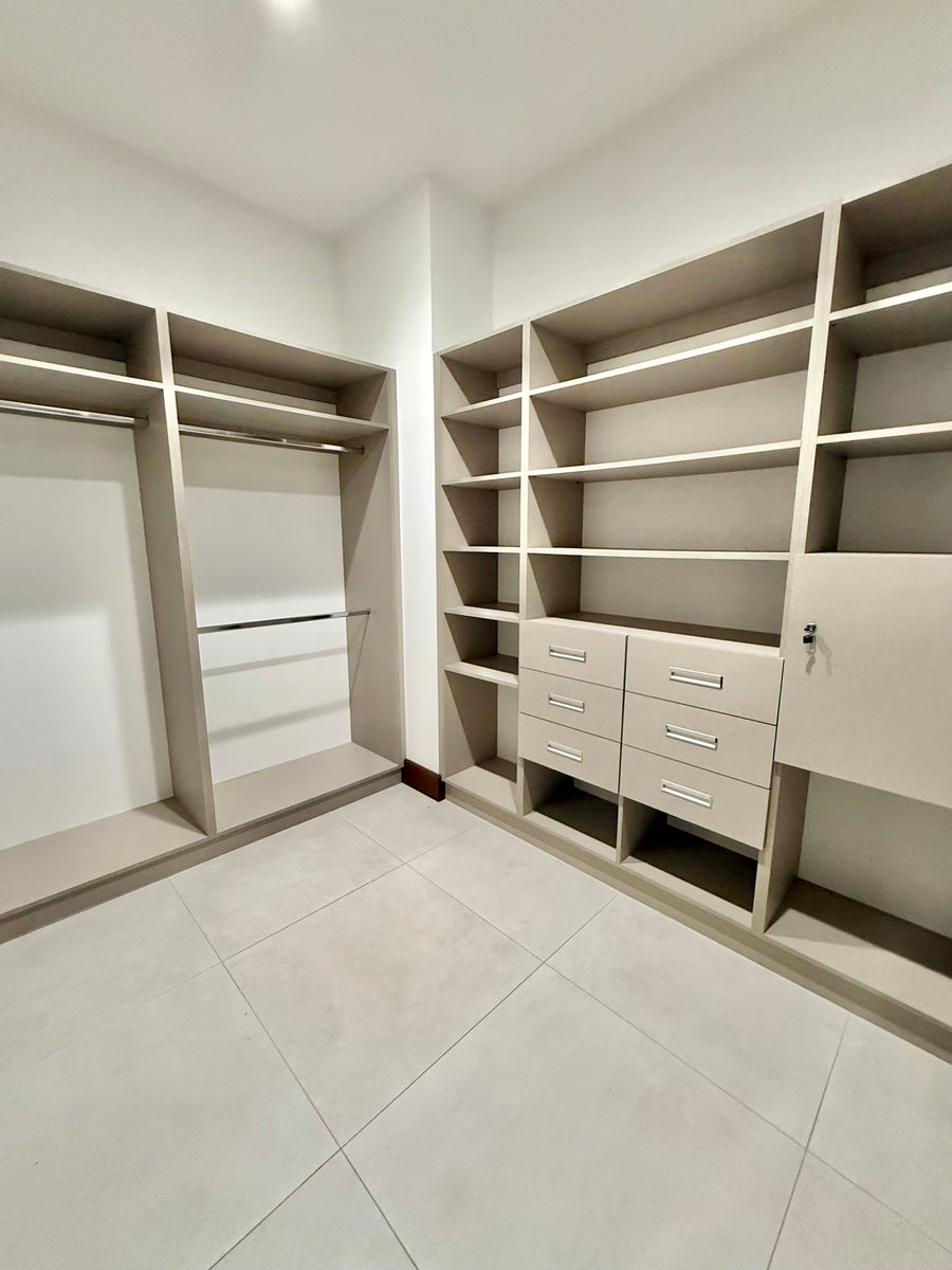 Contemporary Apartment with Large Terrace — photo 15 of 19