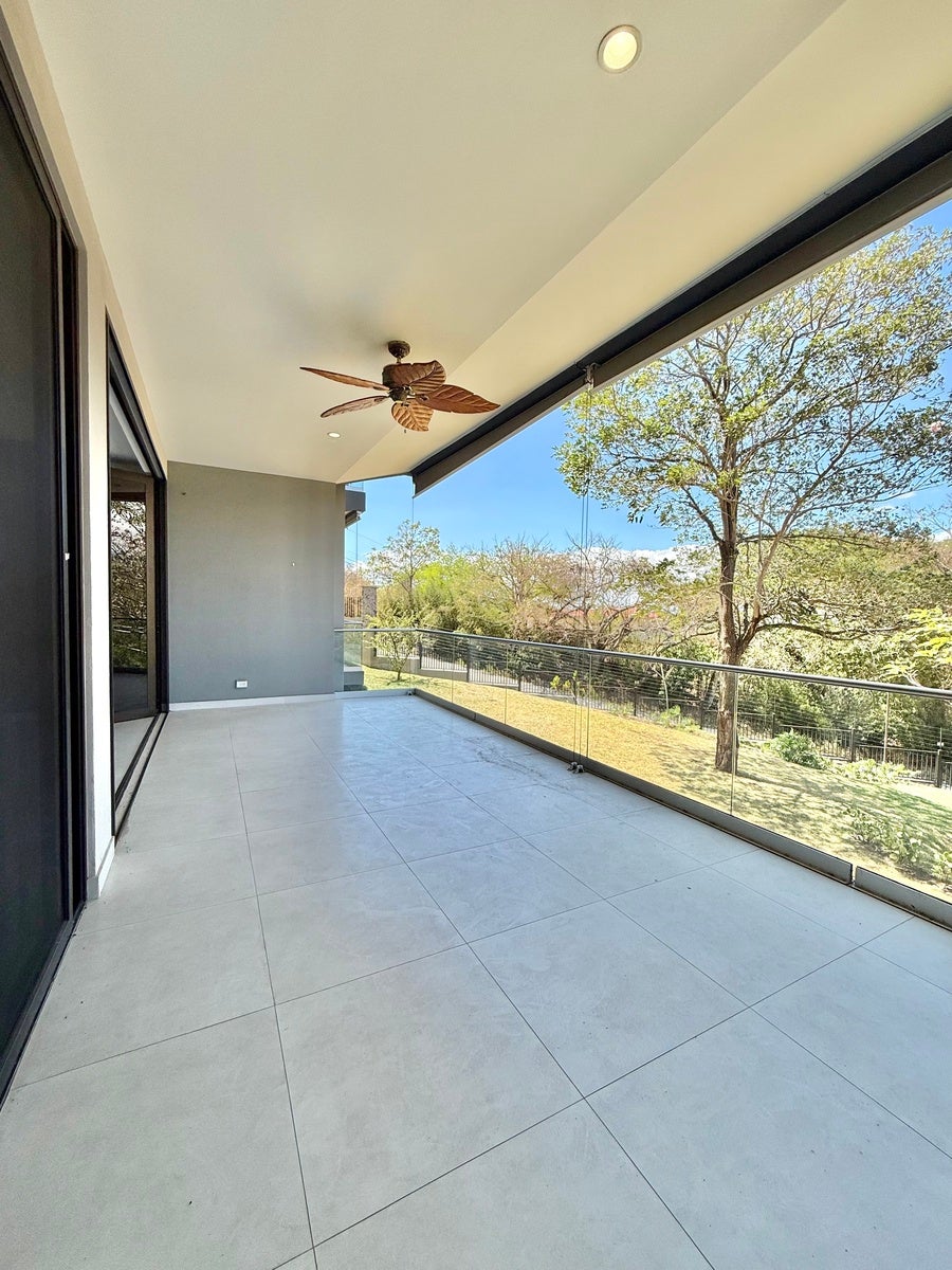 Contemporary Apartment with Large Terrace — photo 3 of 19