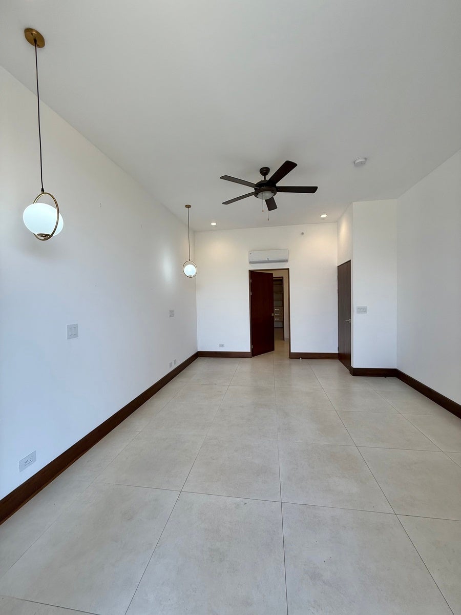 Contemporary Apartment with Large Terrace — photo 12 of 19