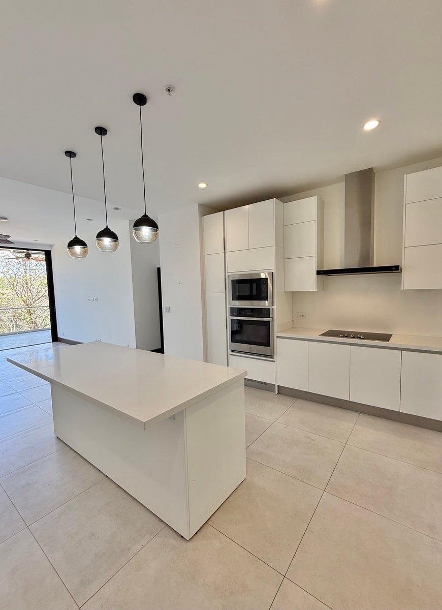 Contemporary Apartment with Large Terrace — photo 5 of 19
