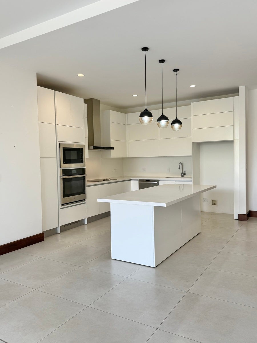 Contemporary Apartment with Large Terrace — photo 9 of 19