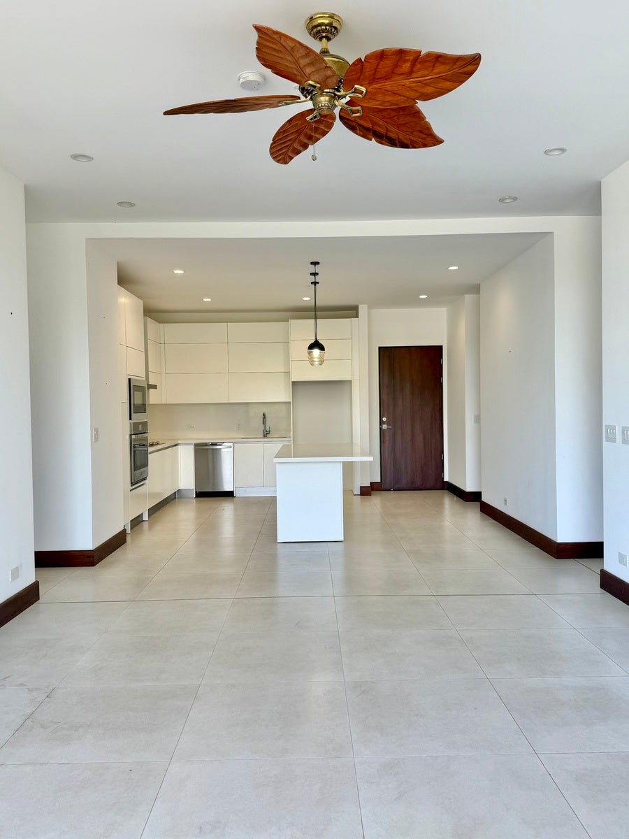 Contemporary Apartment with Large Terrace — photo 10 of 19