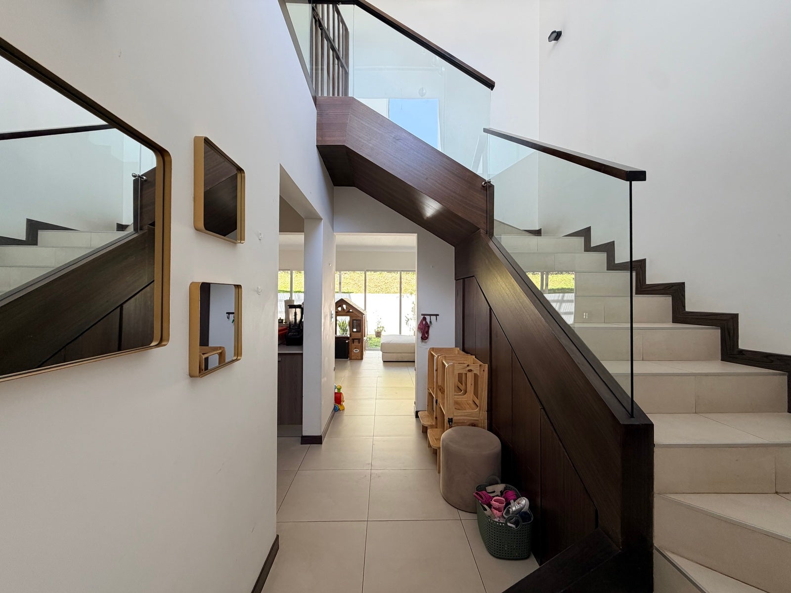 Vía Horizonte modern home — photo 3 of 18