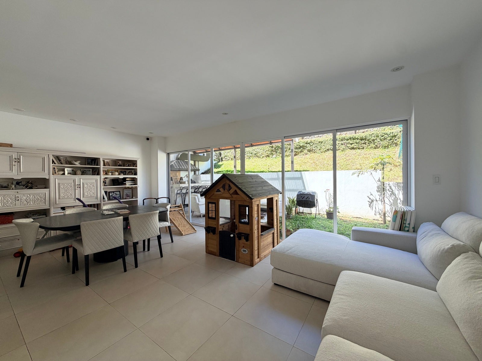 Vía Horizonte modern home — photo 4 of 18