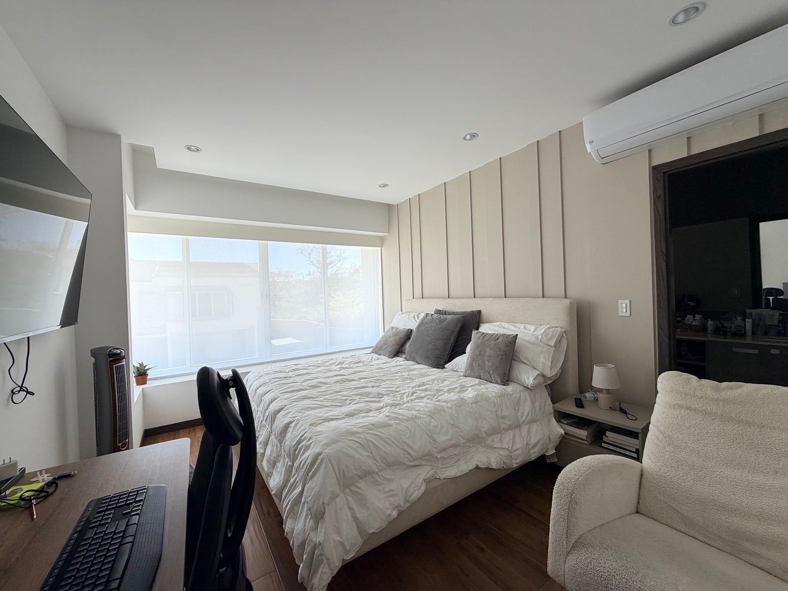 Vía Horizonte modern home — photo 11 of 18