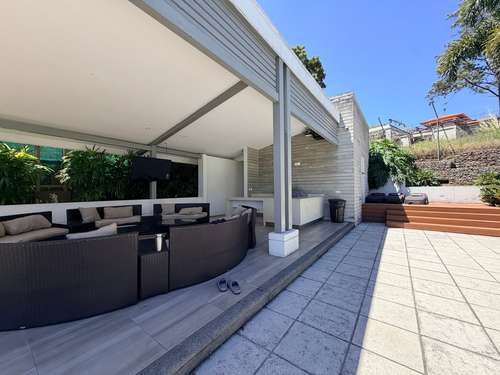 Vía Horizonte modern home — photo 17 of 18