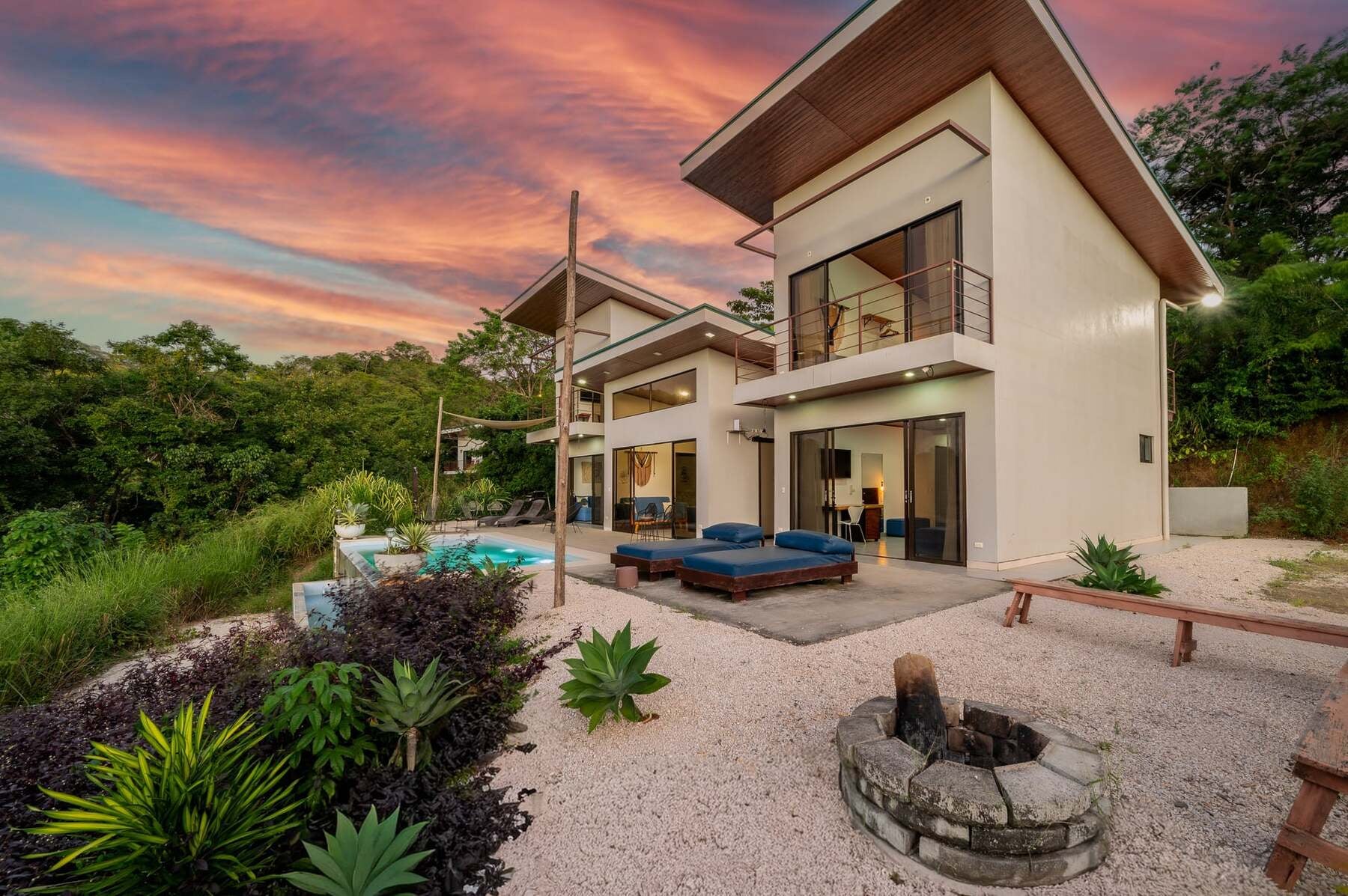 Tropical Luxury Modern Home — photo 2 of 19