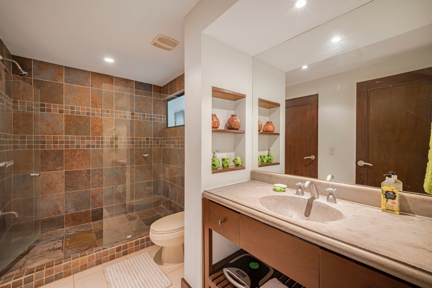Luxury Ocean View Condo — photo 11 of 14