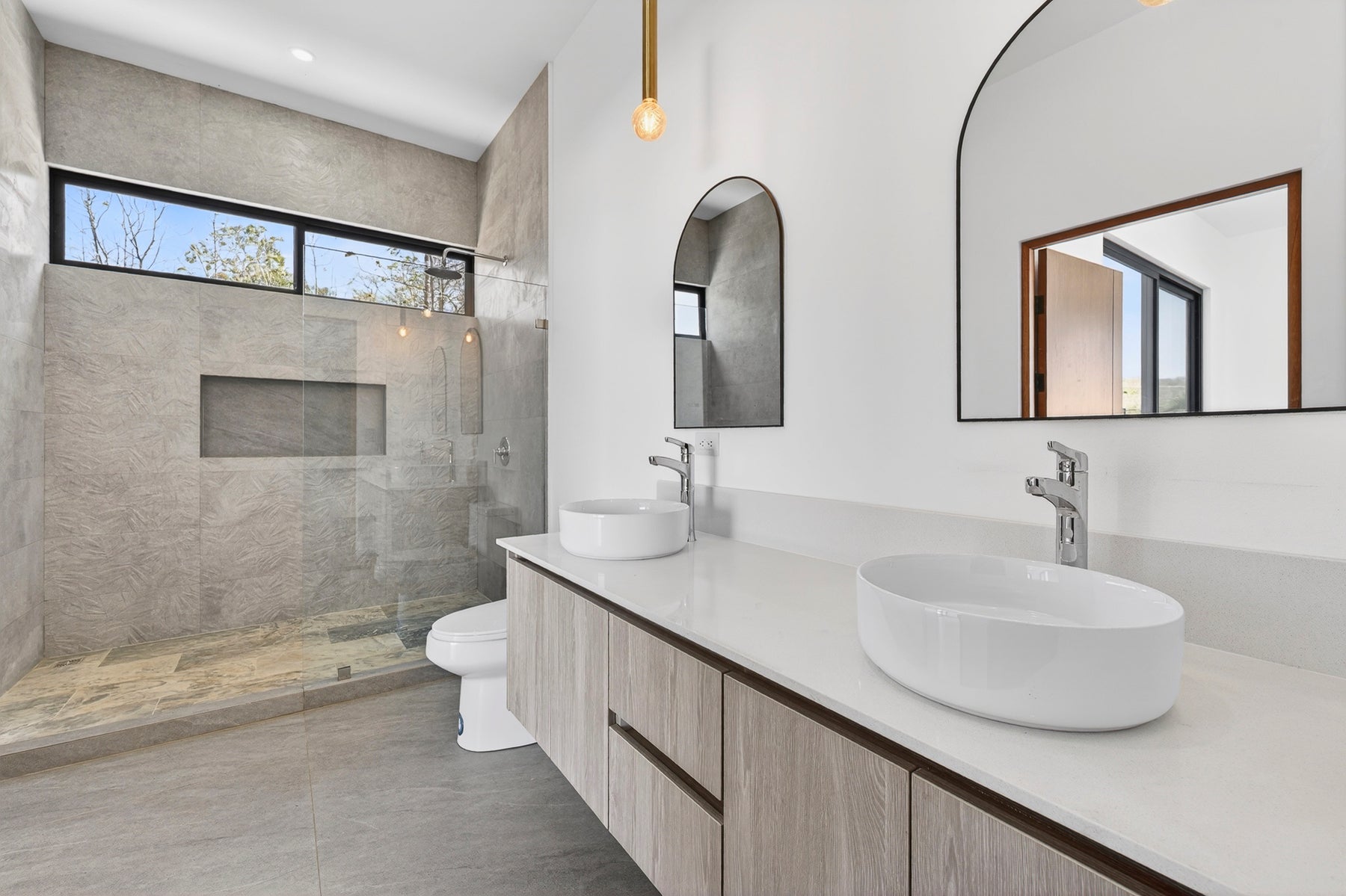 Modern Pool Home — photo 14 of 19