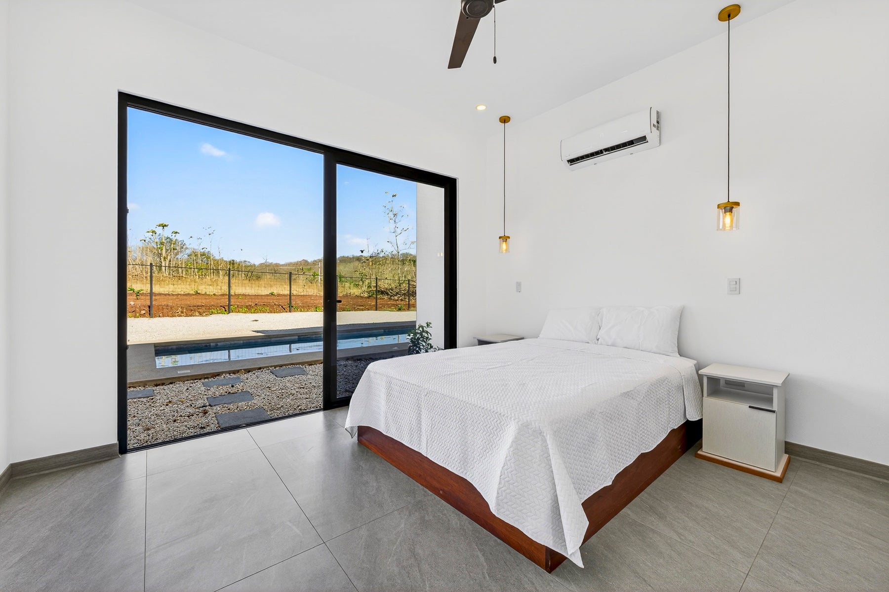 Modern Pool Home — photo 18 of 19