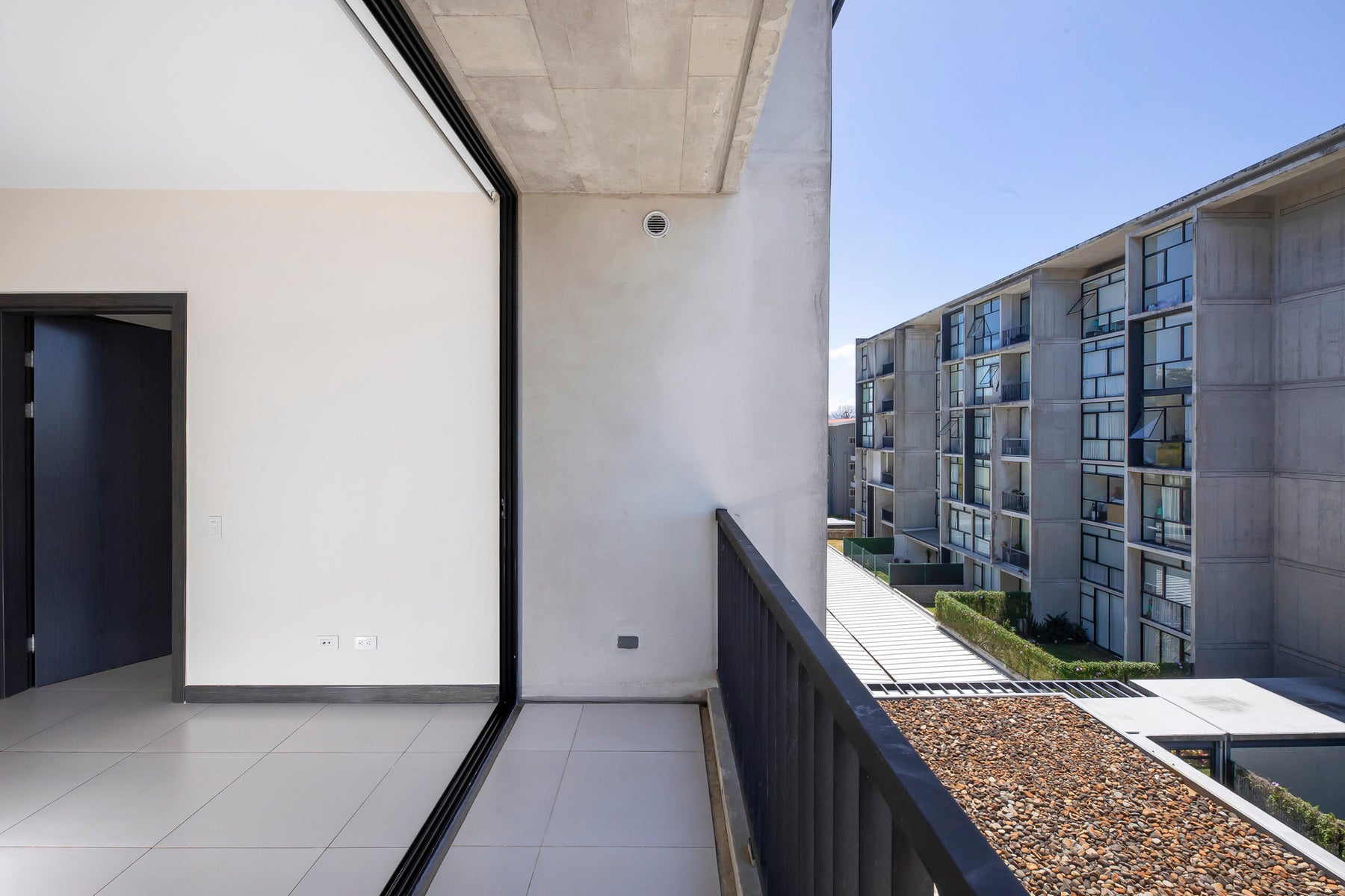 Sportiva Skyhomes Modern One Bedroom Condo on the Fourth Floor — photo 6 of 19