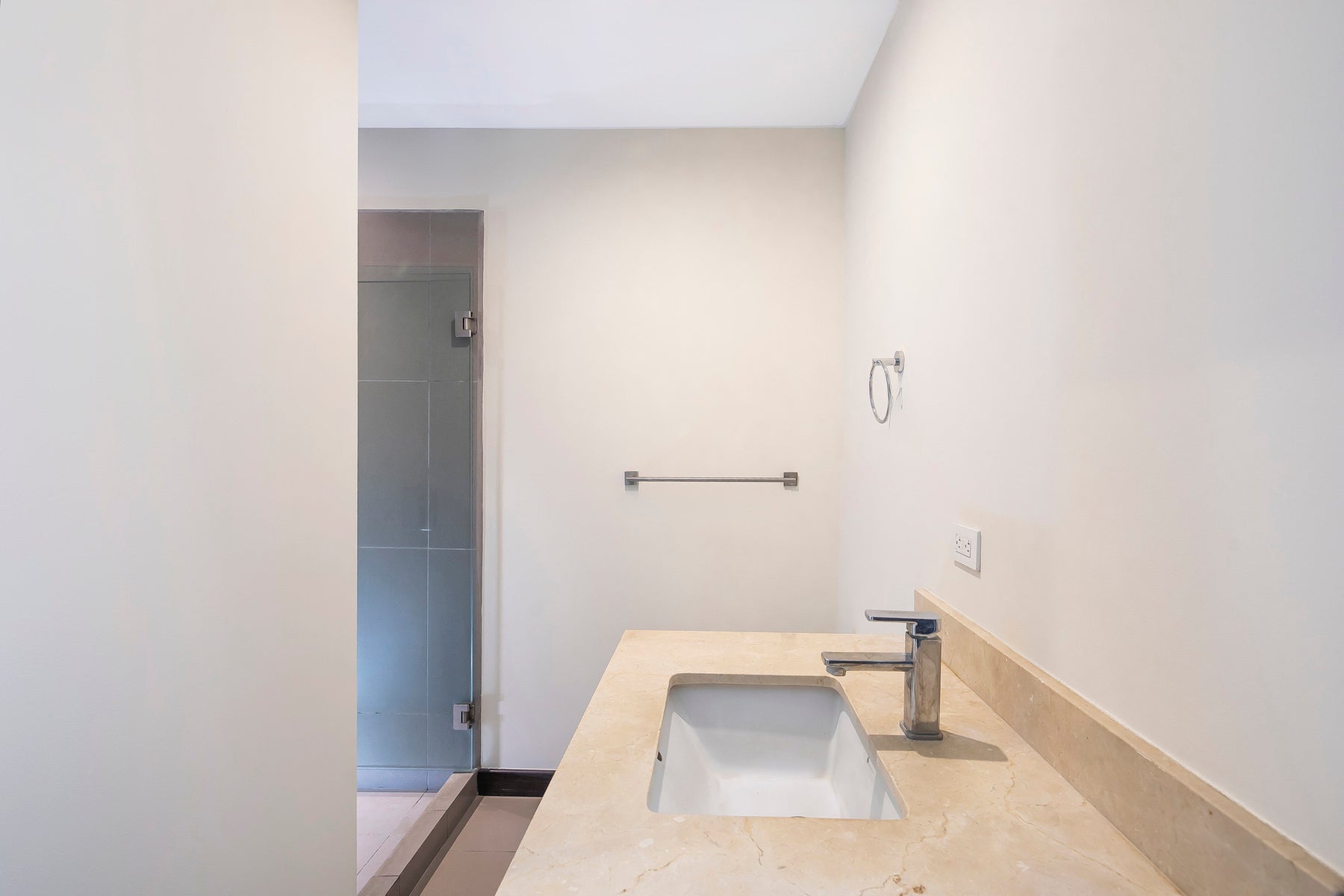 Sportiva Skyhomes Modern One Bedroom Condo on the Fourth Floor — photo 9 of 19