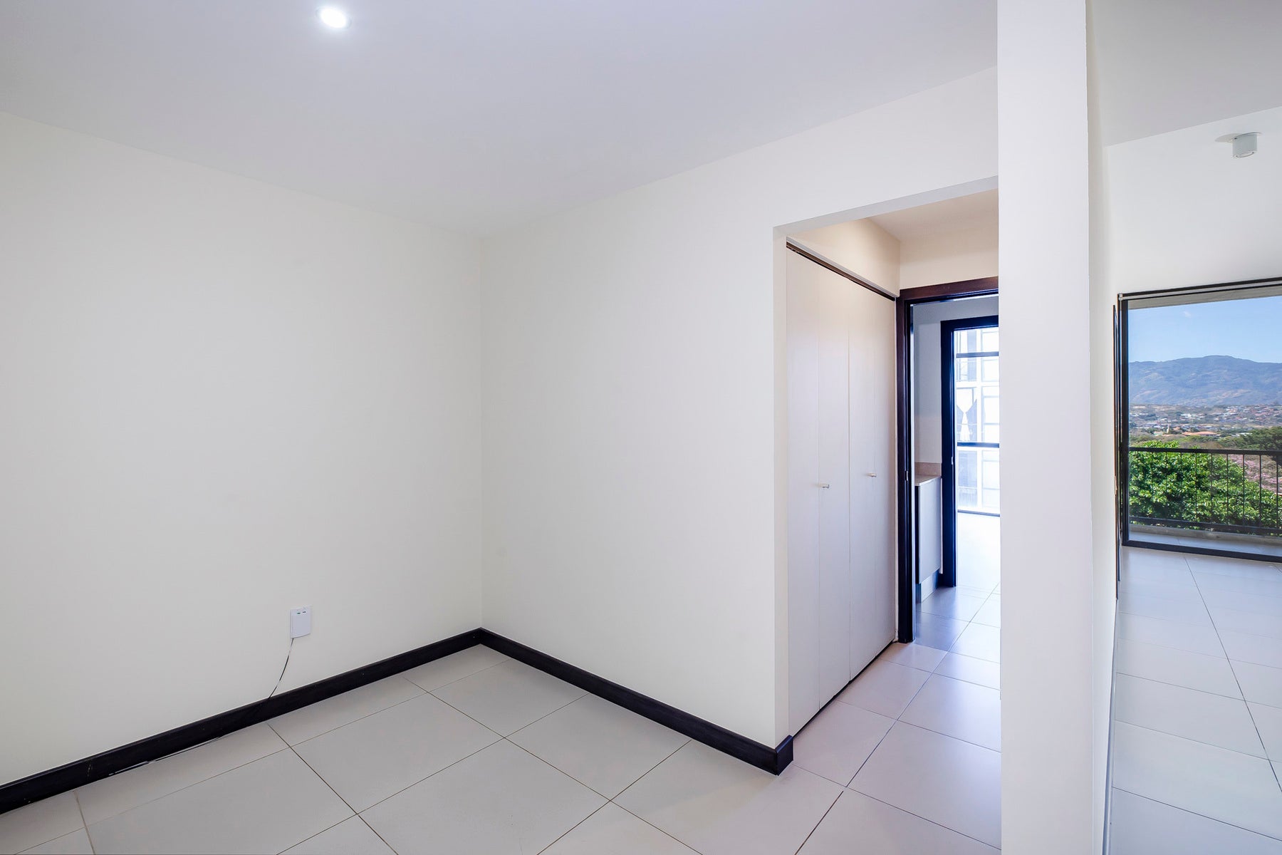 Sportiva Skyhomes Modern One Bedroom Condo on the Fourth Floor — photo 11 of 19