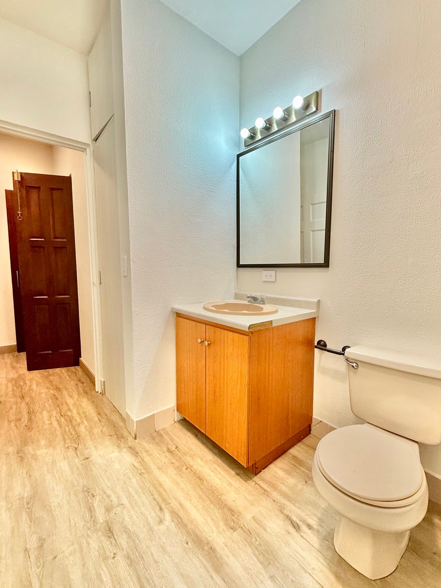 Location, Value and Opportunity Spacious Urban Condo — foto 12 de 19
