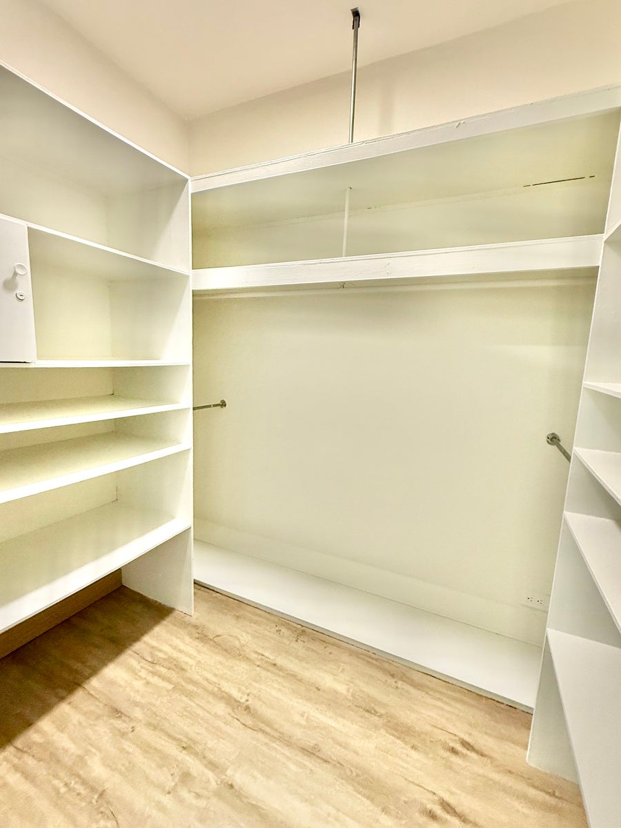 Location, Value and Opportunity Spacious Urban Condo — foto 17 de 19